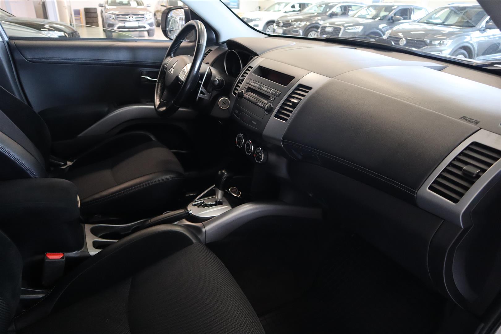 MITSUBISHI Outlander 2012