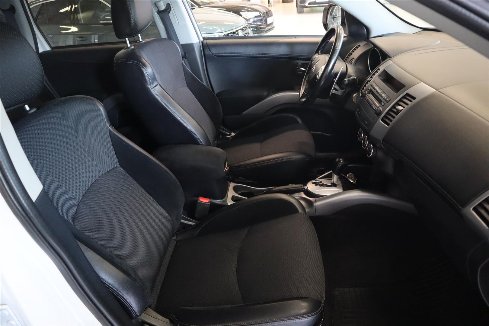 MITSUBISHI Outlander 2012