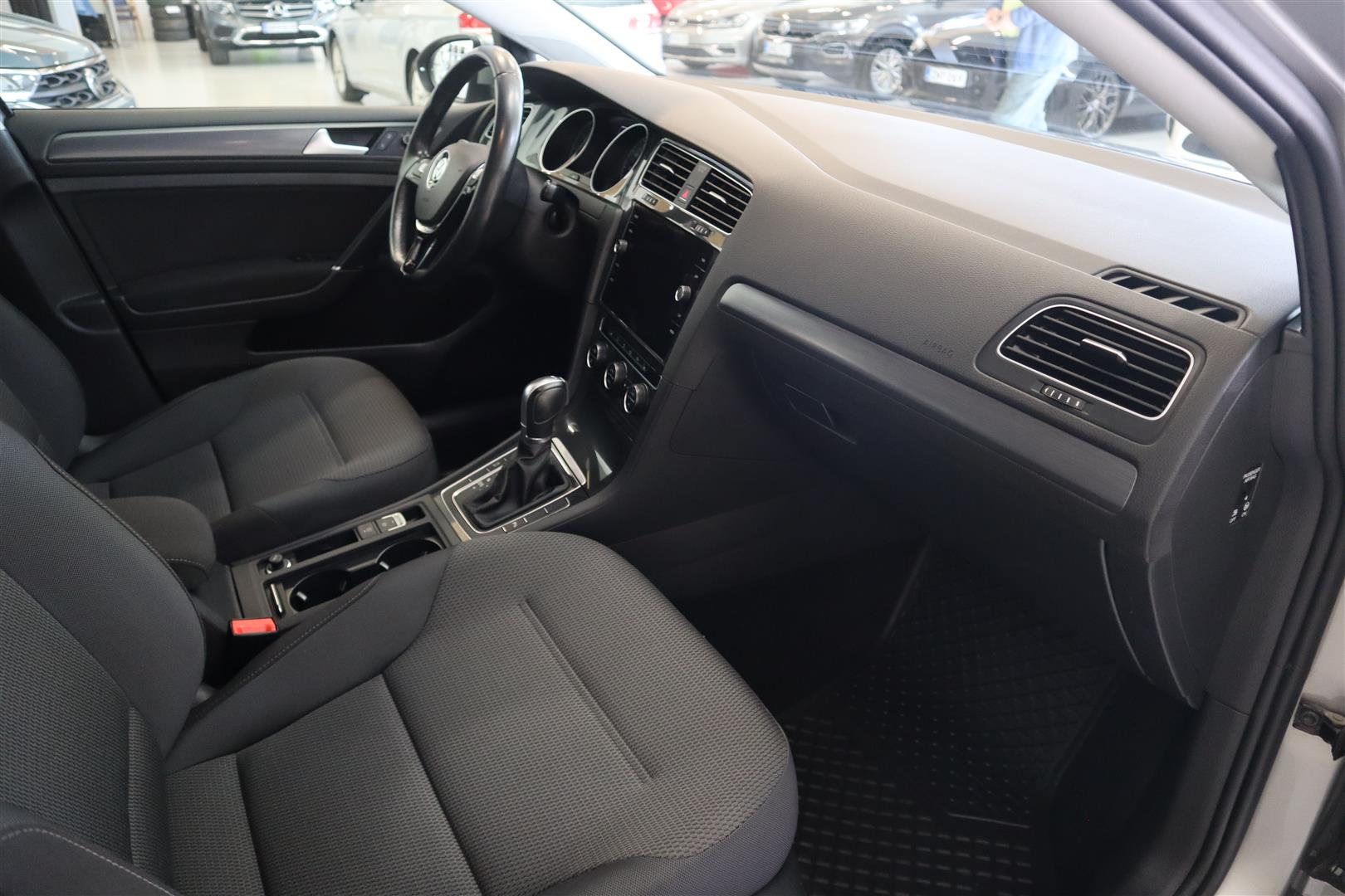 VOLKSWAGEN Golf 2017