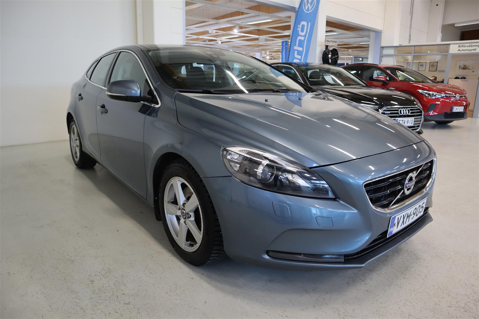 VOLVO V40 2014