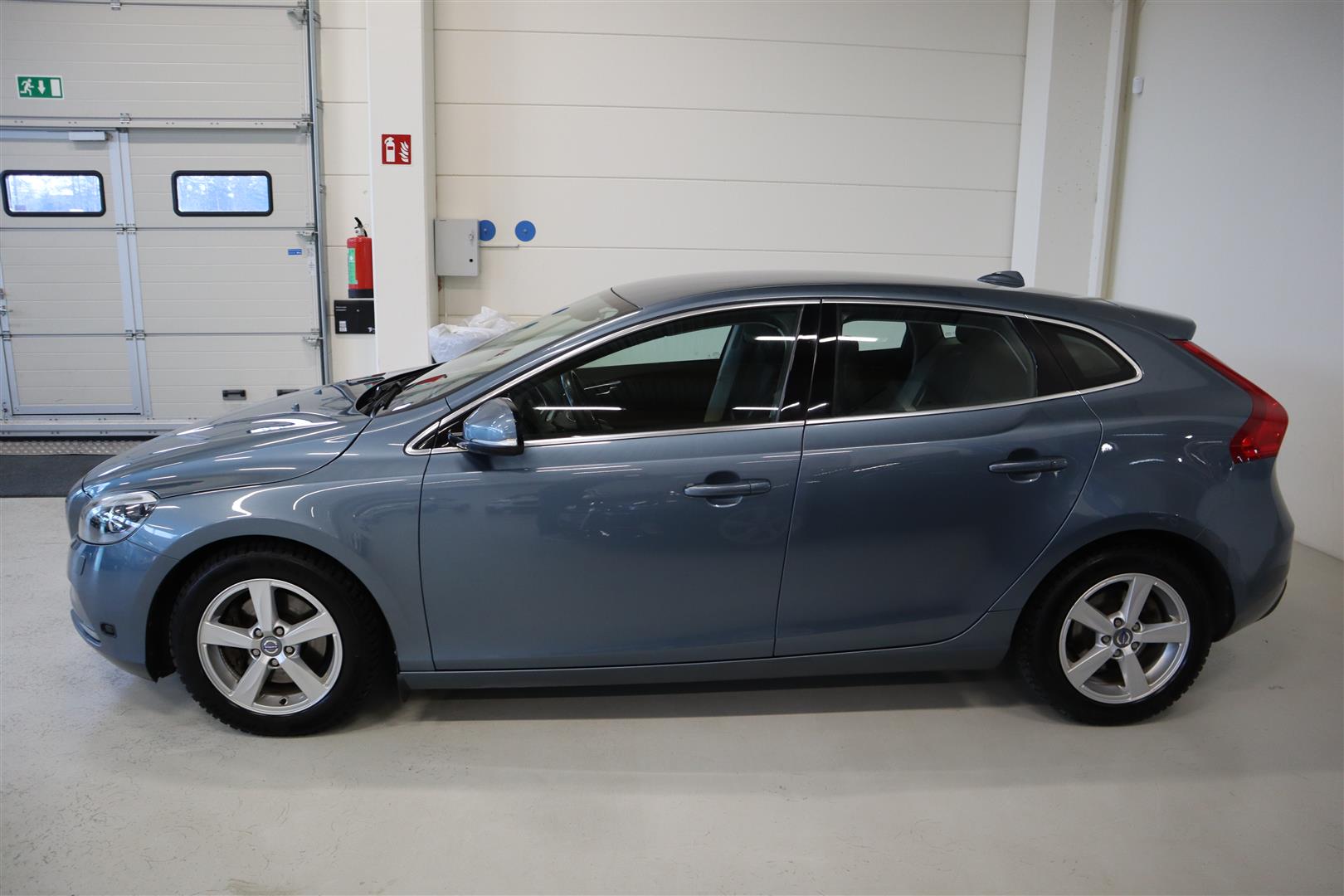 VOLVO V40 2014