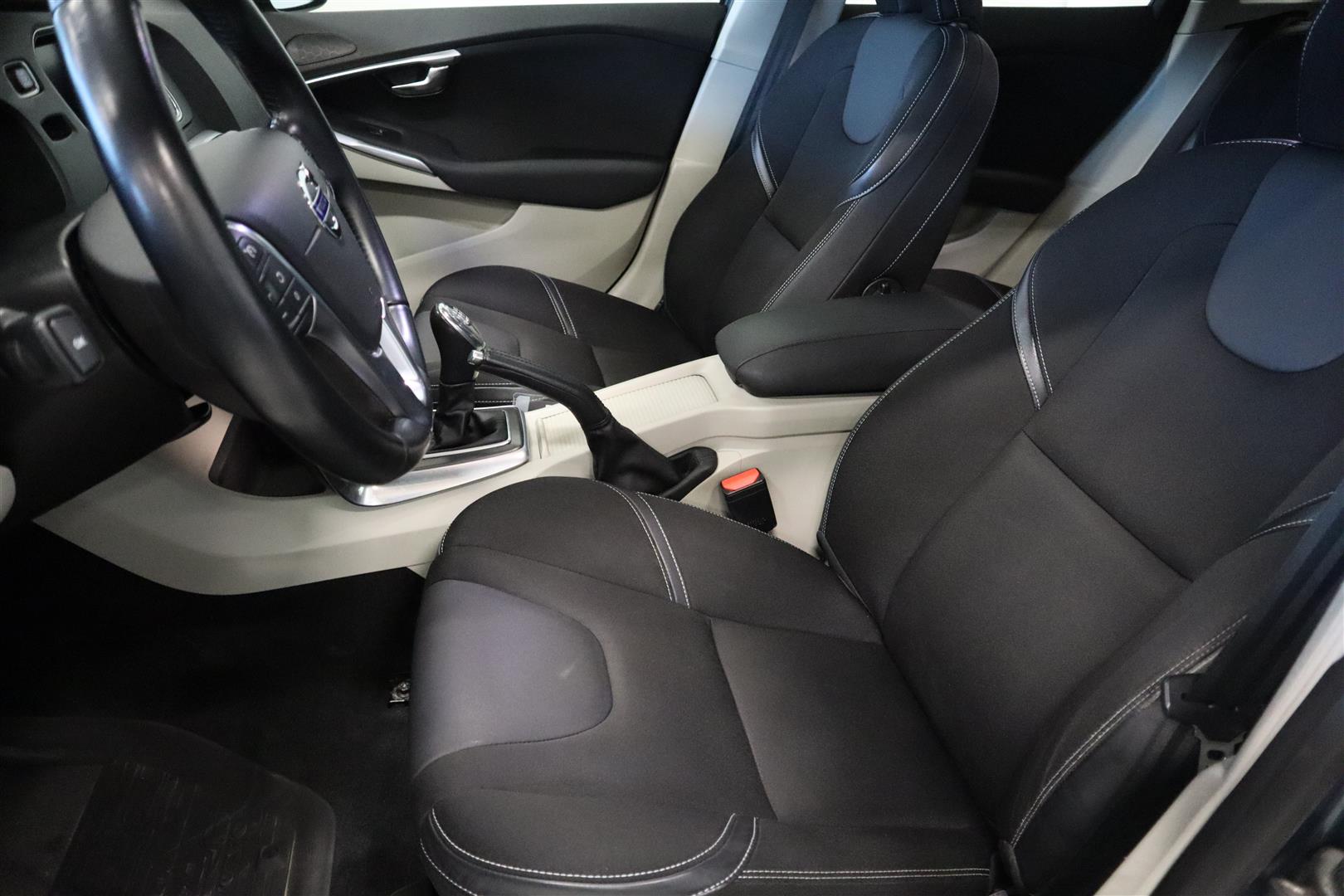 VOLVO V40 2014