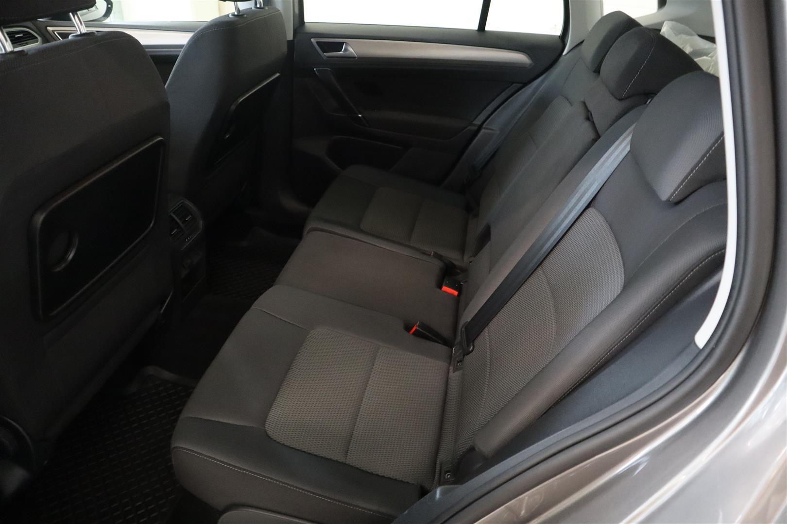 VOLKSWAGEN Golf Sportsvan 2015