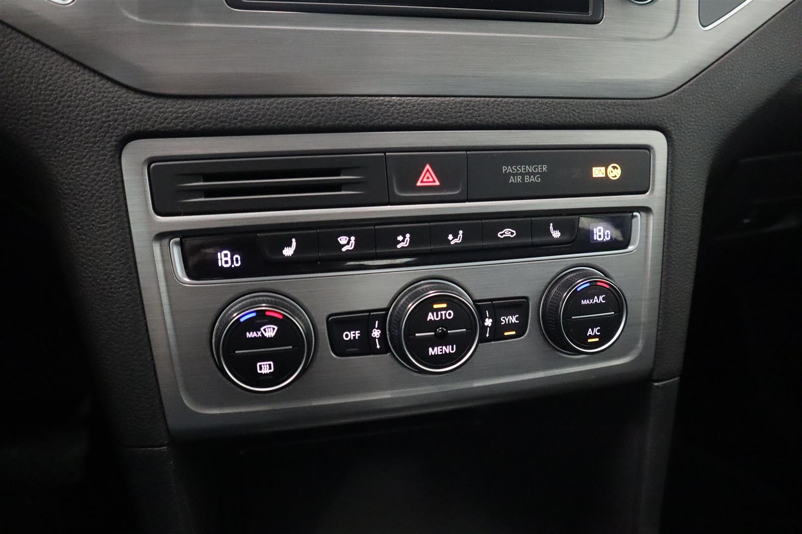 VOLKSWAGEN Golf Sportsvan 2015