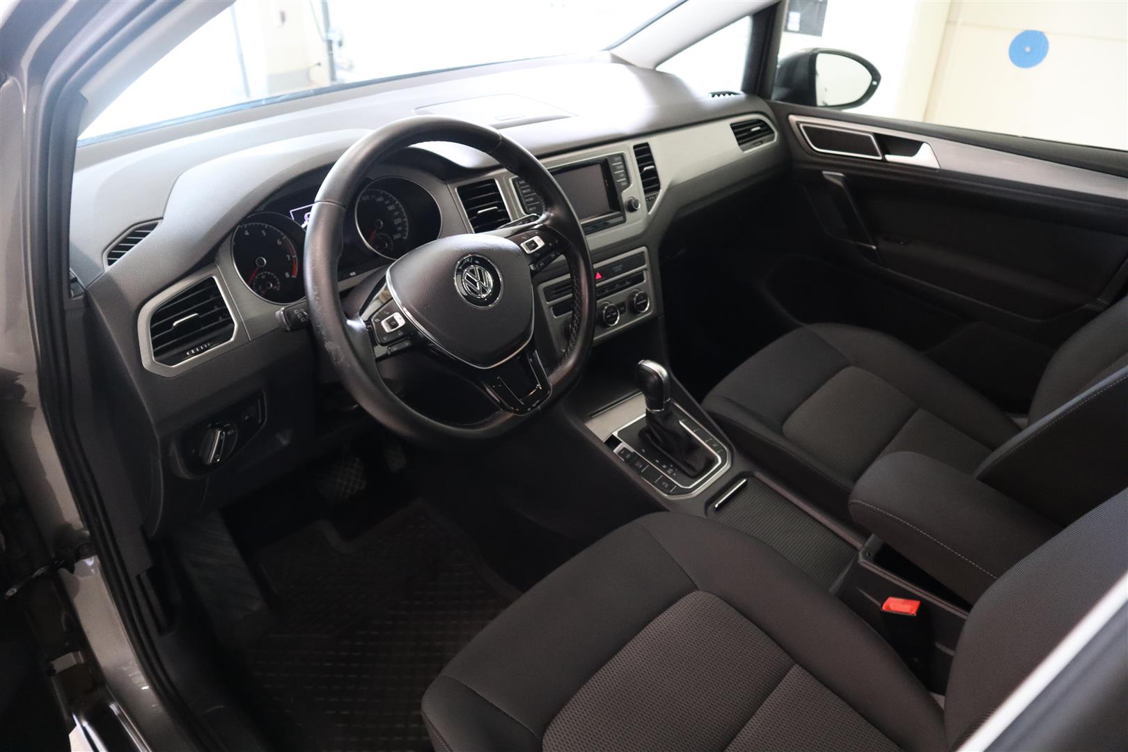 VOLKSWAGEN Golf Sportsvan 2015