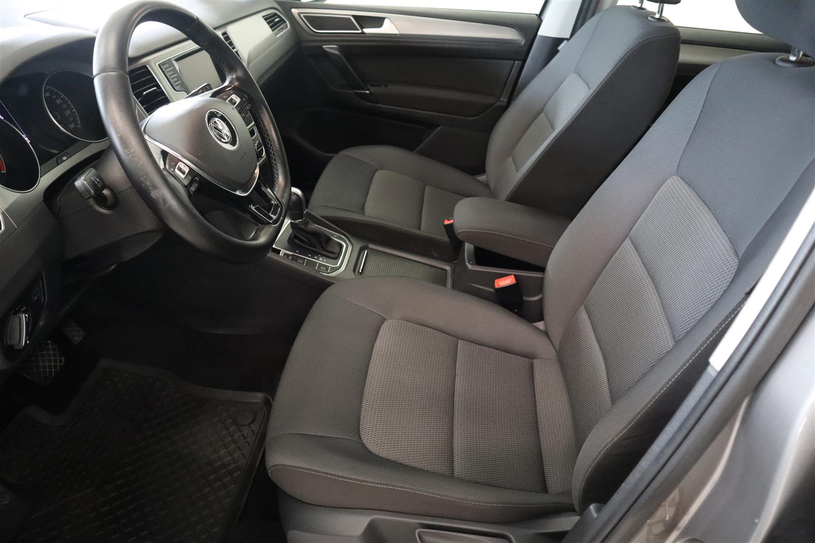 VOLKSWAGEN Golf Sportsvan 2015