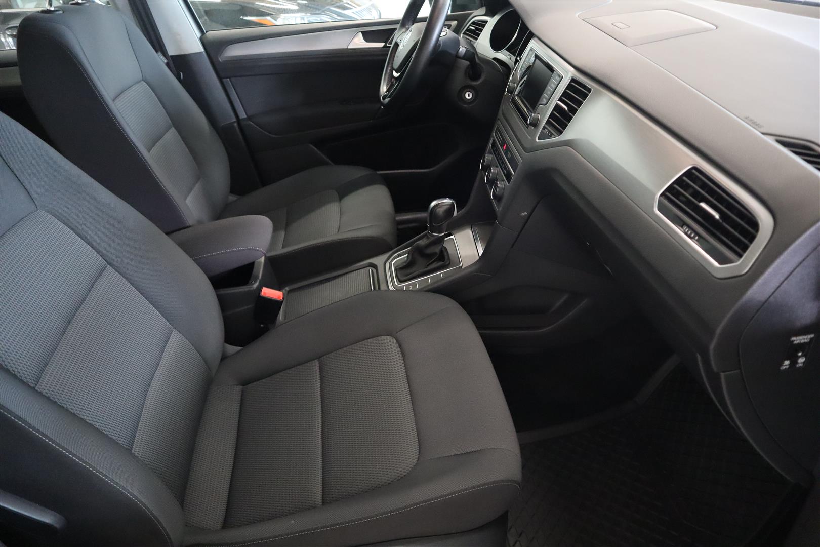 VOLKSWAGEN Golf Sportsvan 2015