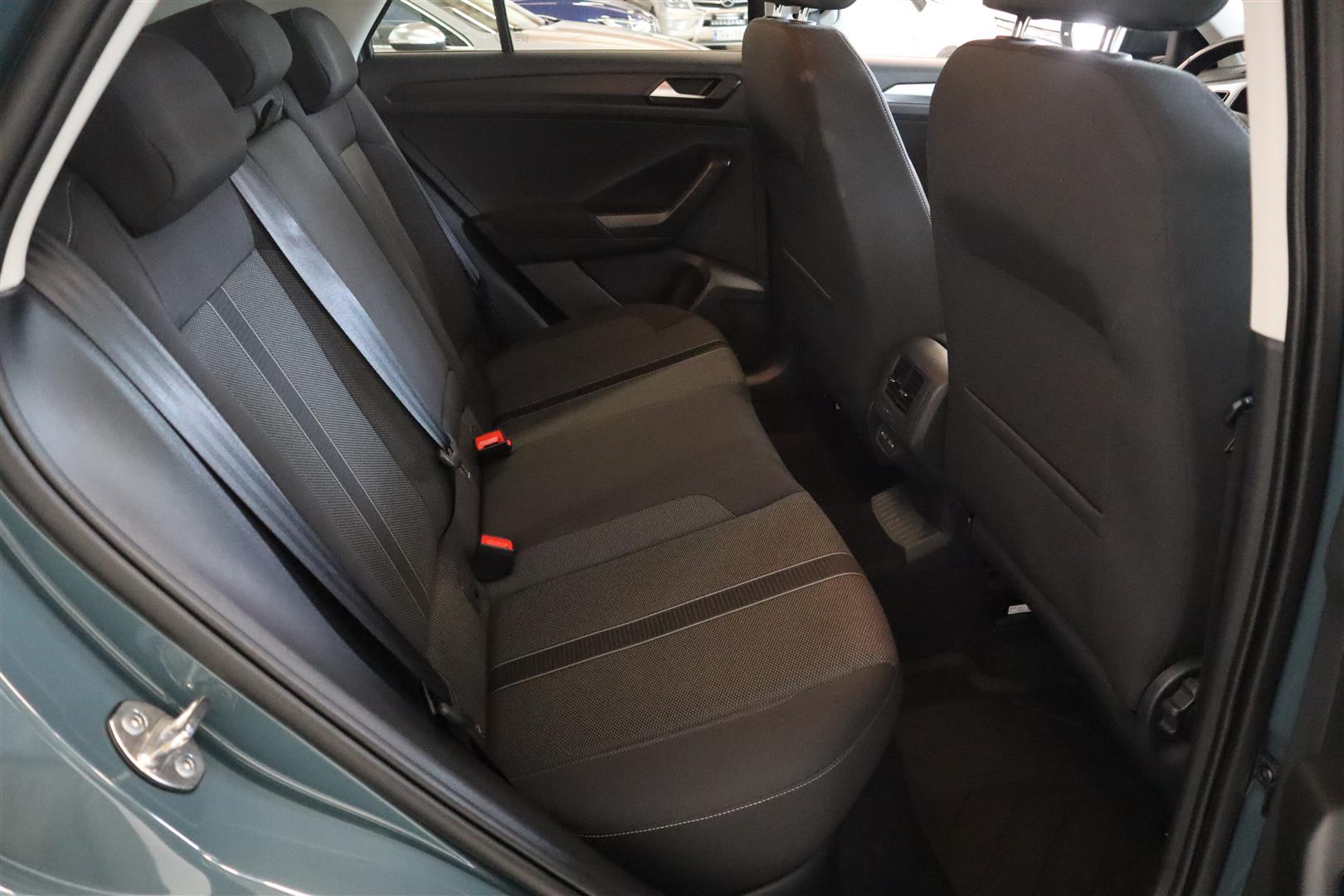 VOLKSWAGEN T-Roc 2024