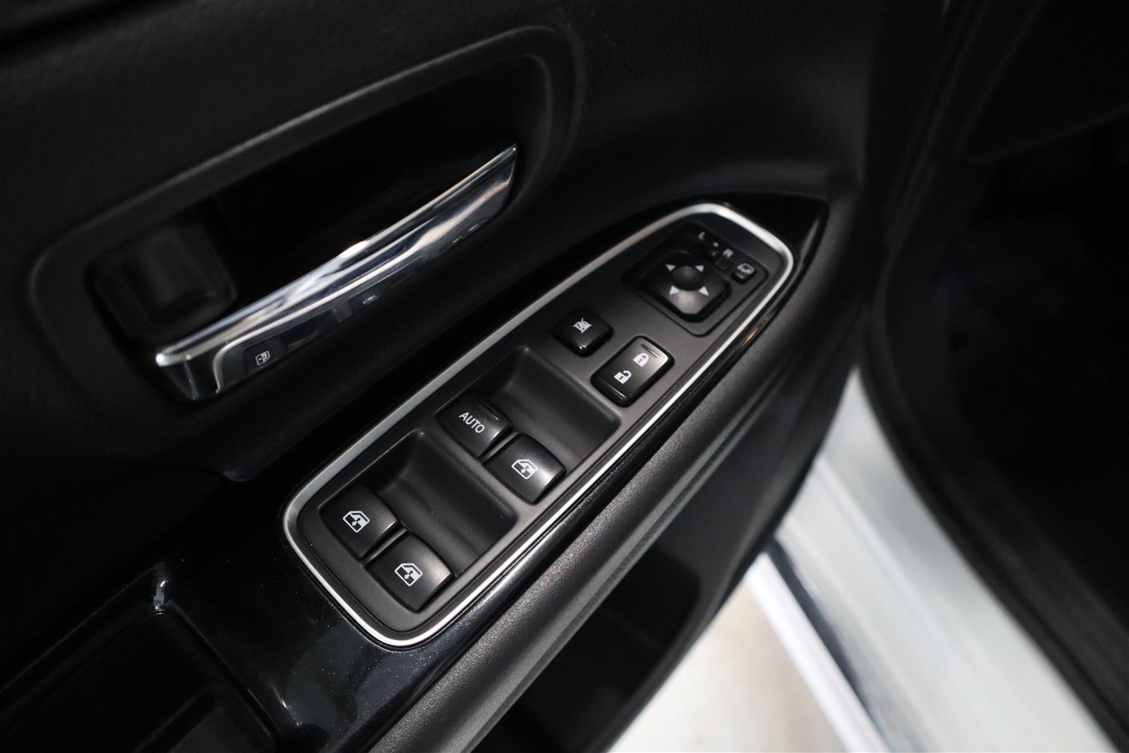 MITSUBISHI Outlander 2017