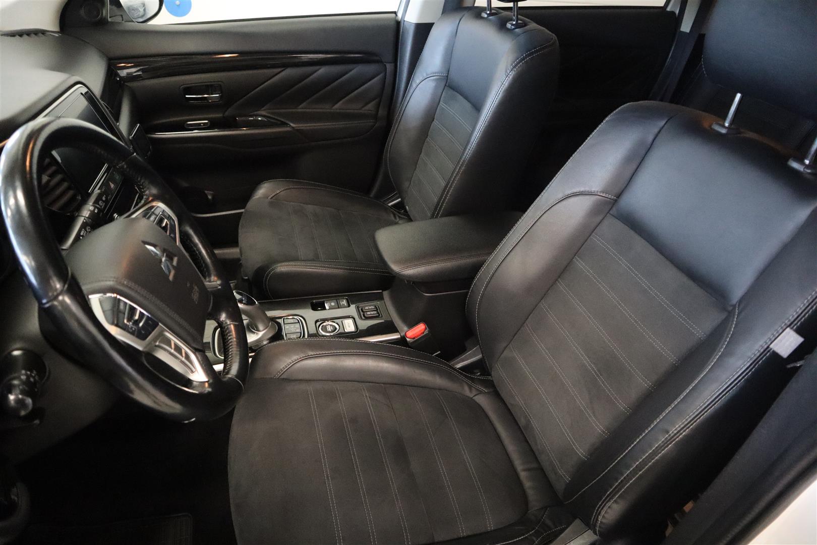 MITSUBISHI Outlander 2017