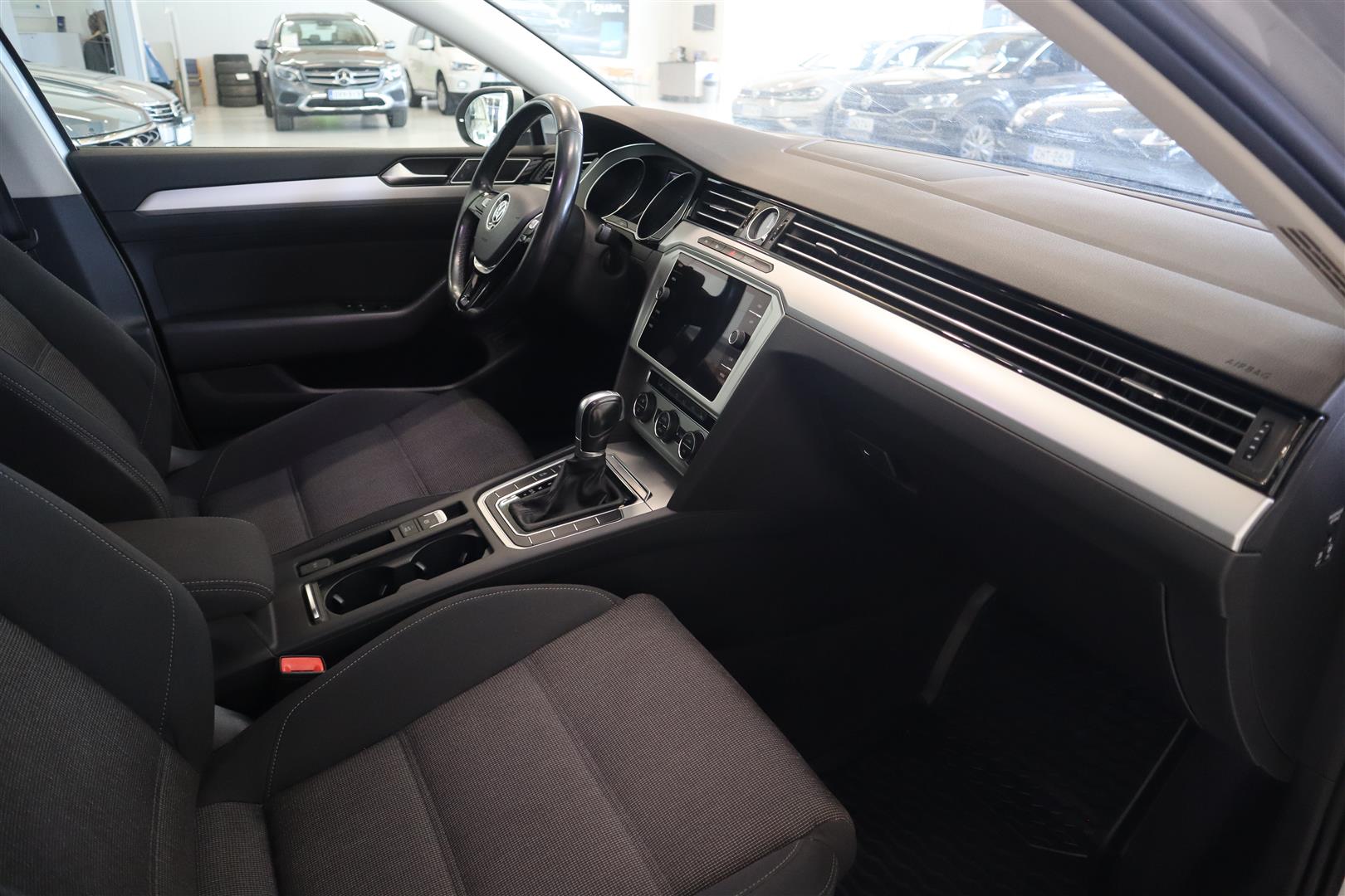 VOLKSWAGEN Passat 2018
