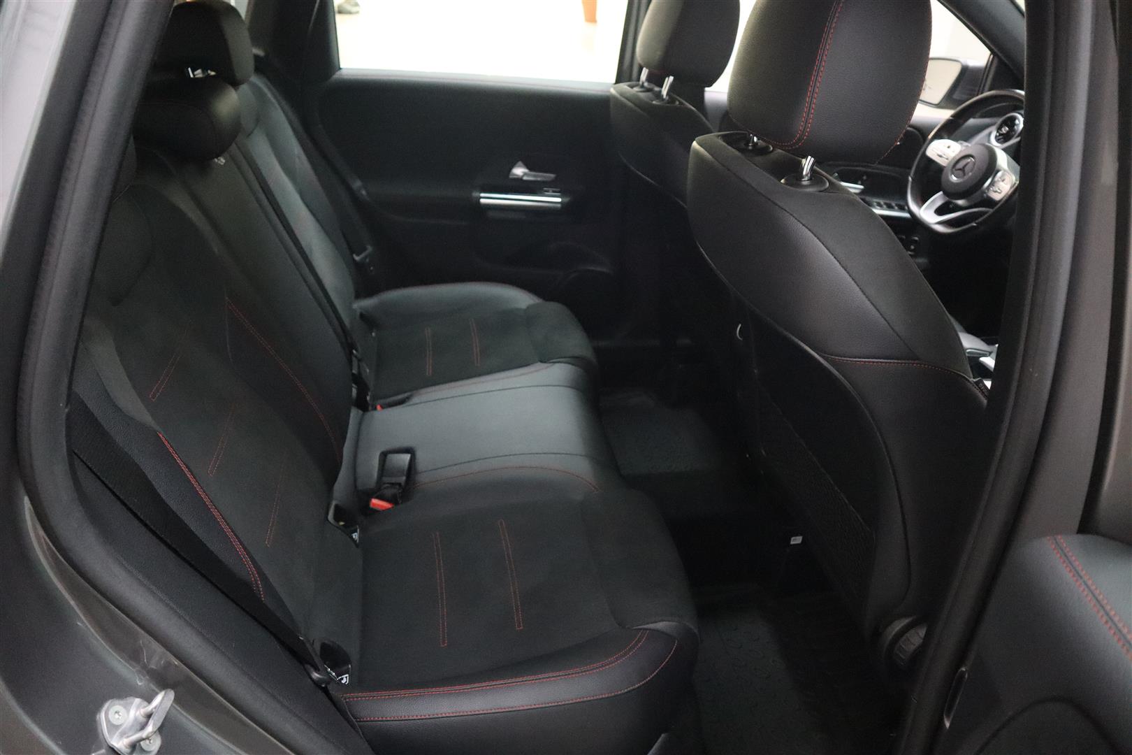 MERCEDES-BENZ B 2021