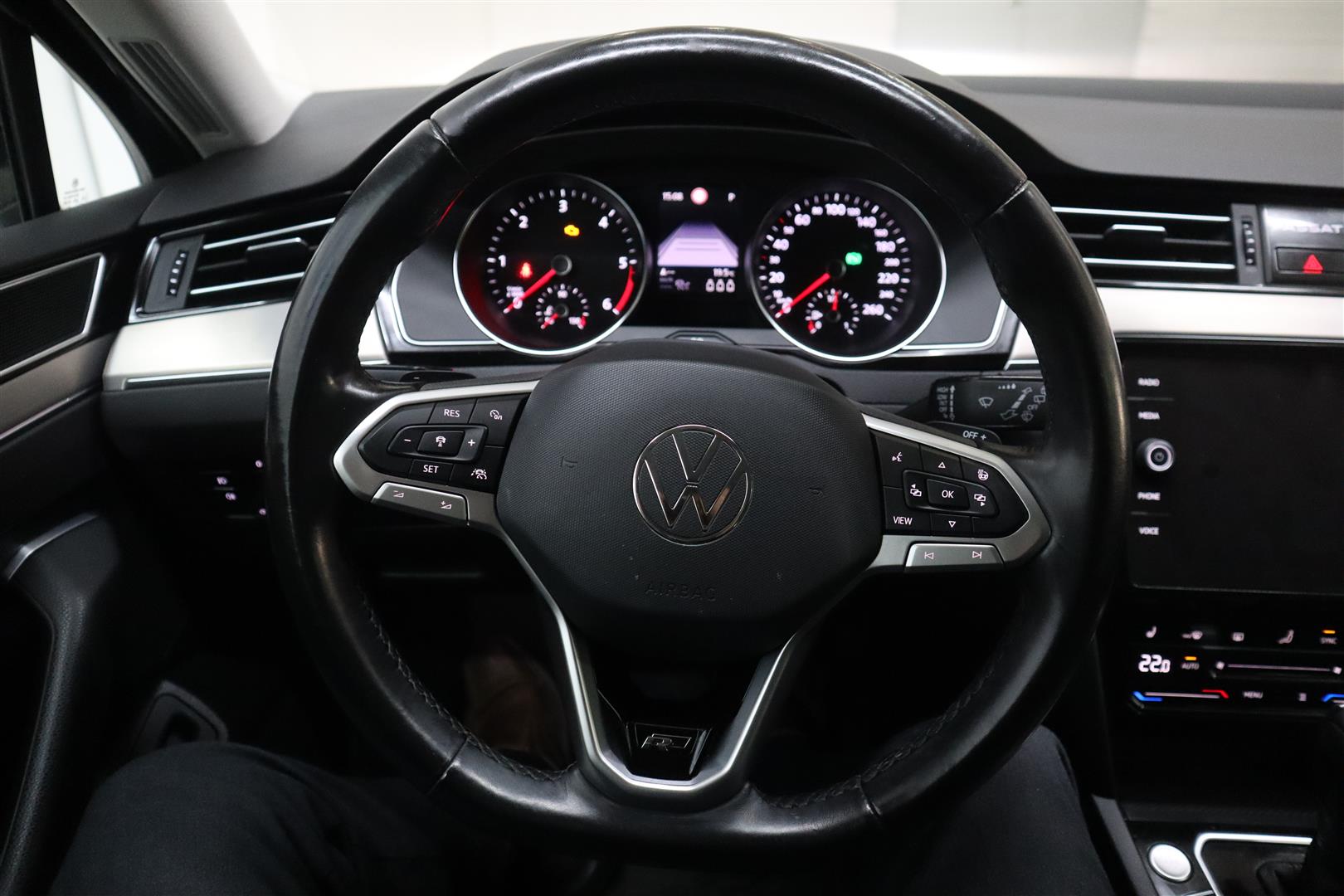 VOLKSWAGEN Passat 2022