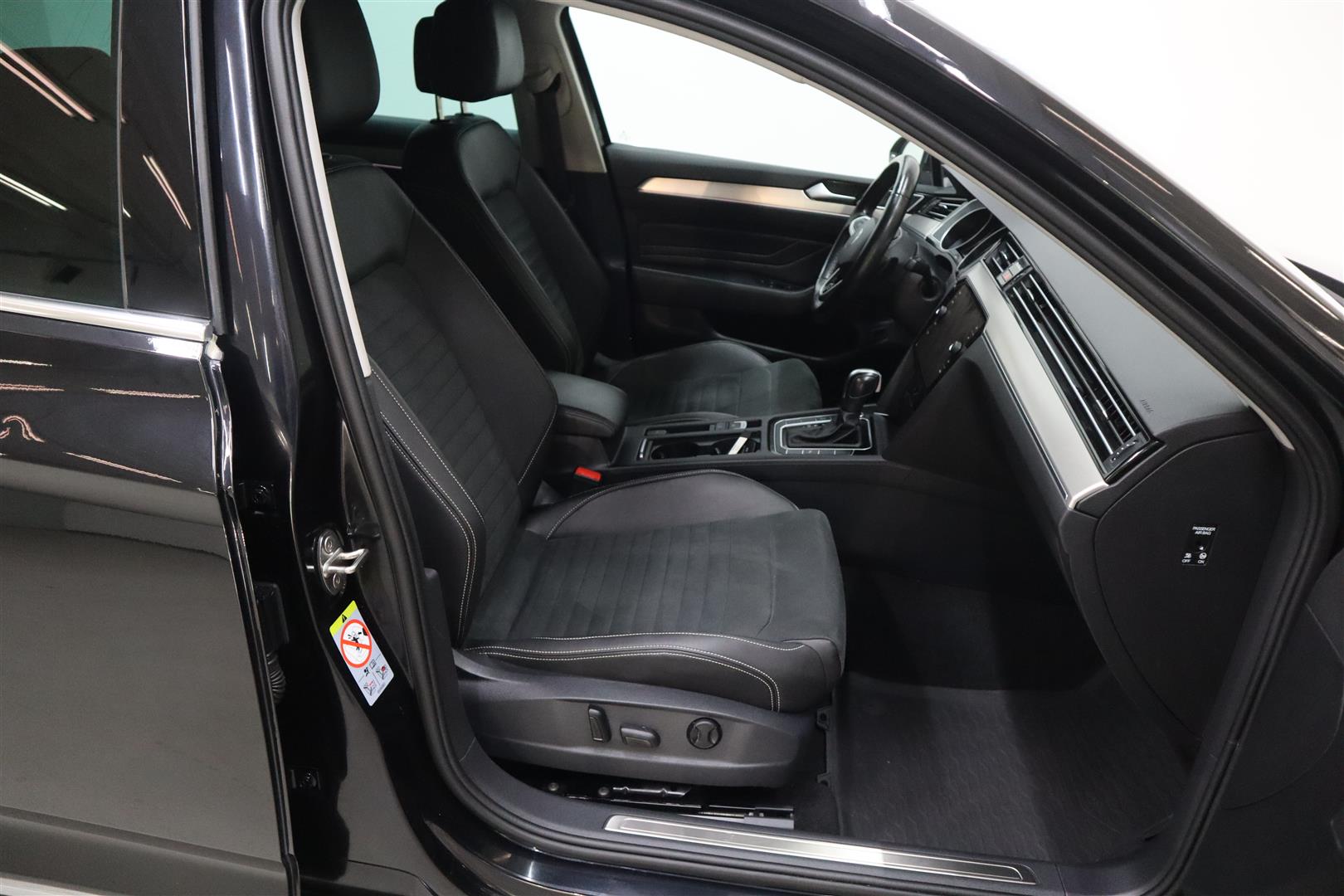 VOLKSWAGEN Passat 2022