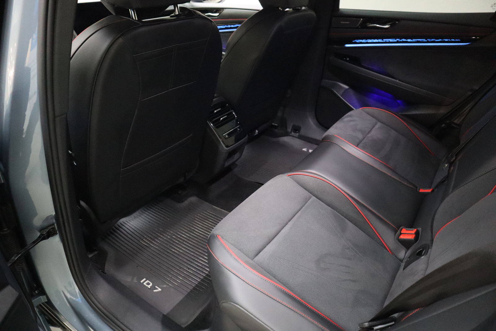 VOLKSWAGEN ID.7 2024