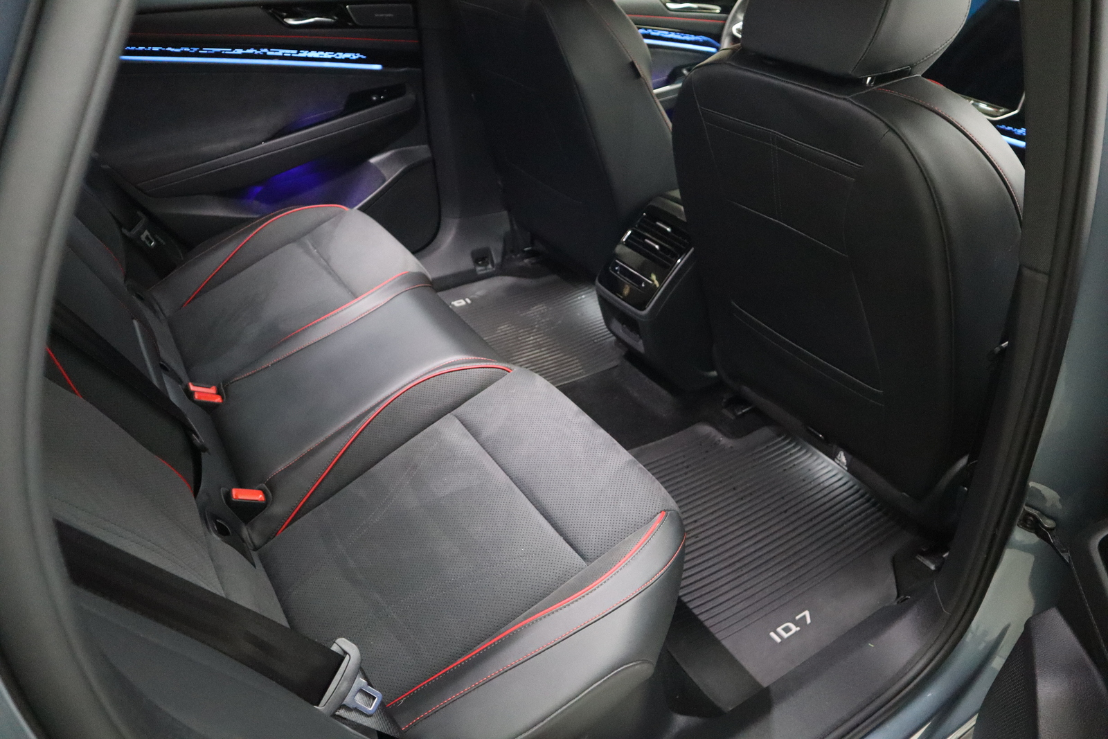 VOLKSWAGEN ID.7 2024