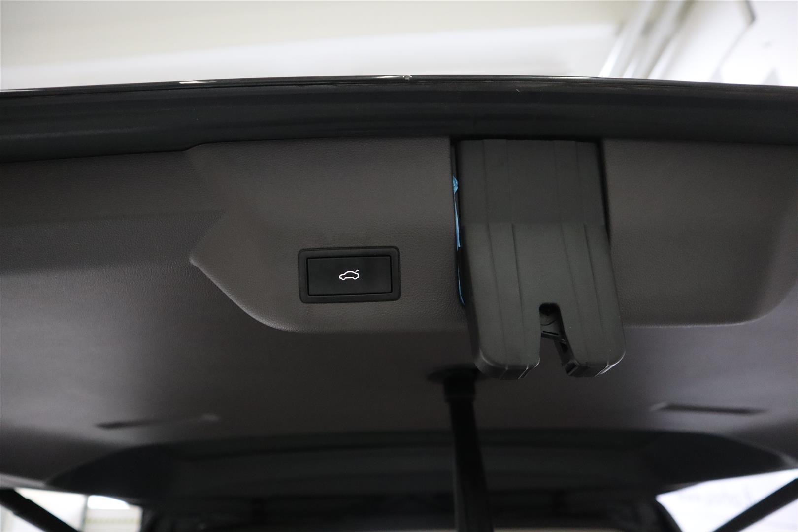 VOLKSWAGEN Multivan 2022