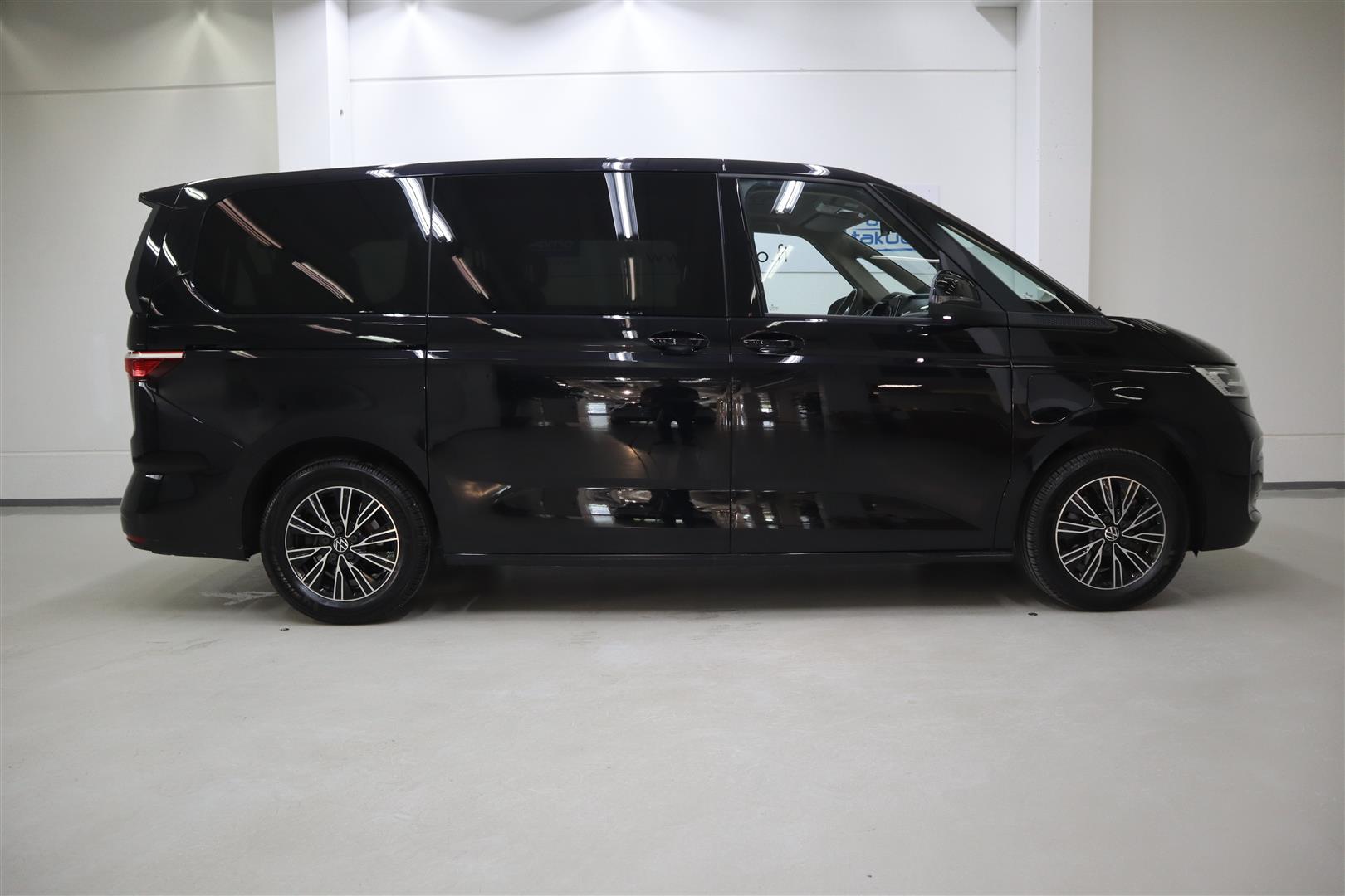 VOLKSWAGEN Multivan 2022