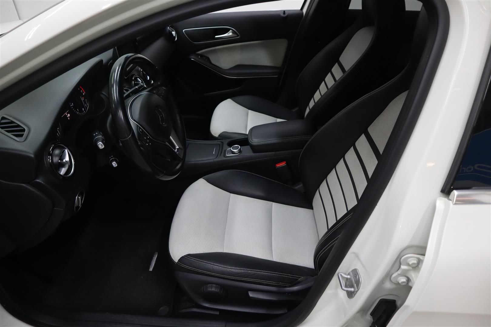 MERCEDES-BENZ A 2013