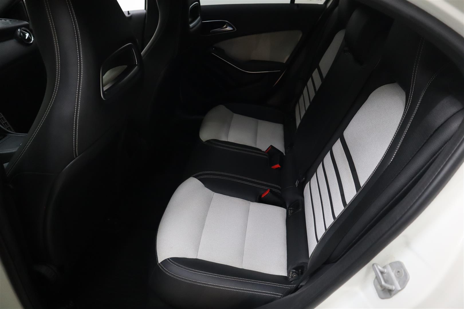 MERCEDES-BENZ A 2013