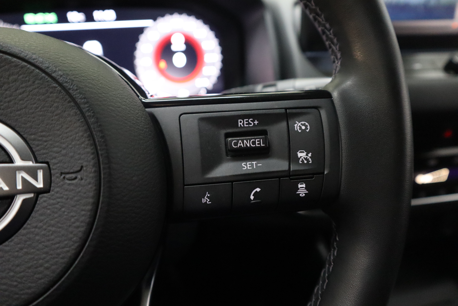 NISSAN Qashqai 2024