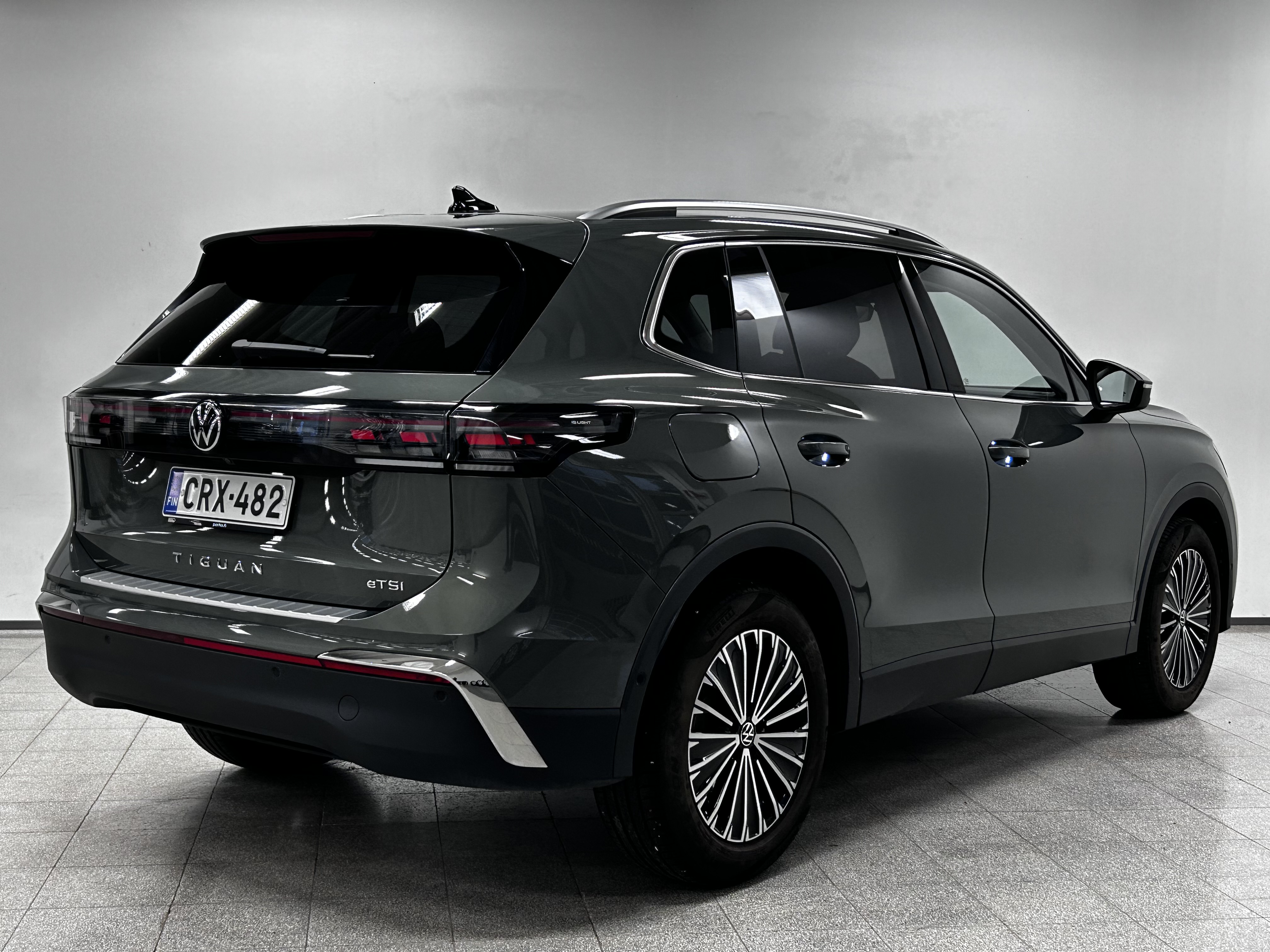 VOLKSWAGEN Tiguan 2024