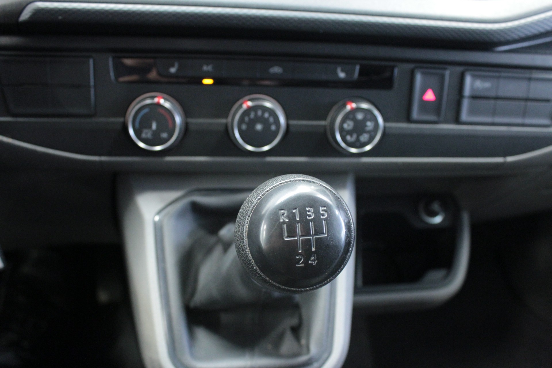 VOLKSWAGEN Transporter 2020