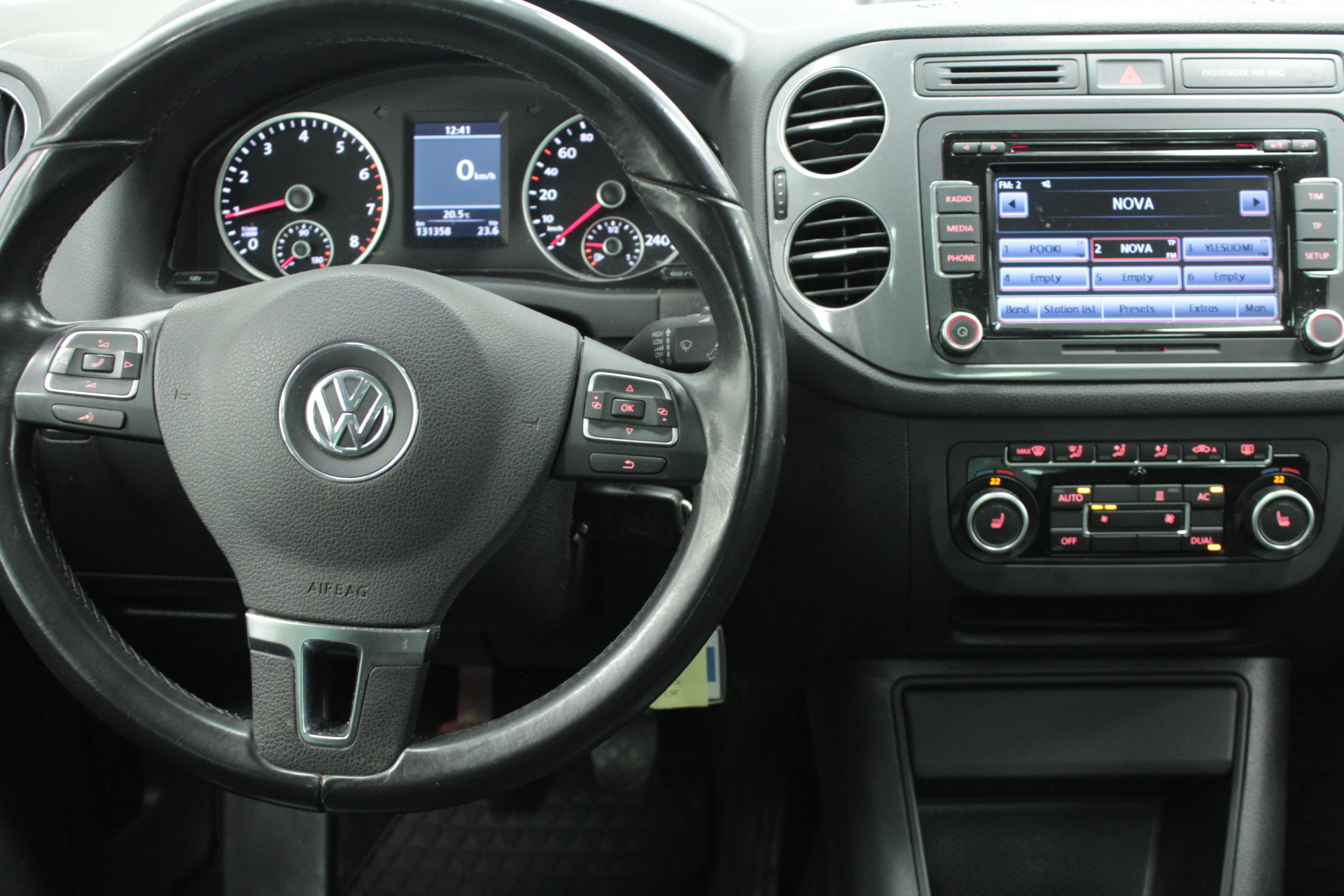 VOLKSWAGEN Tiguan 2012