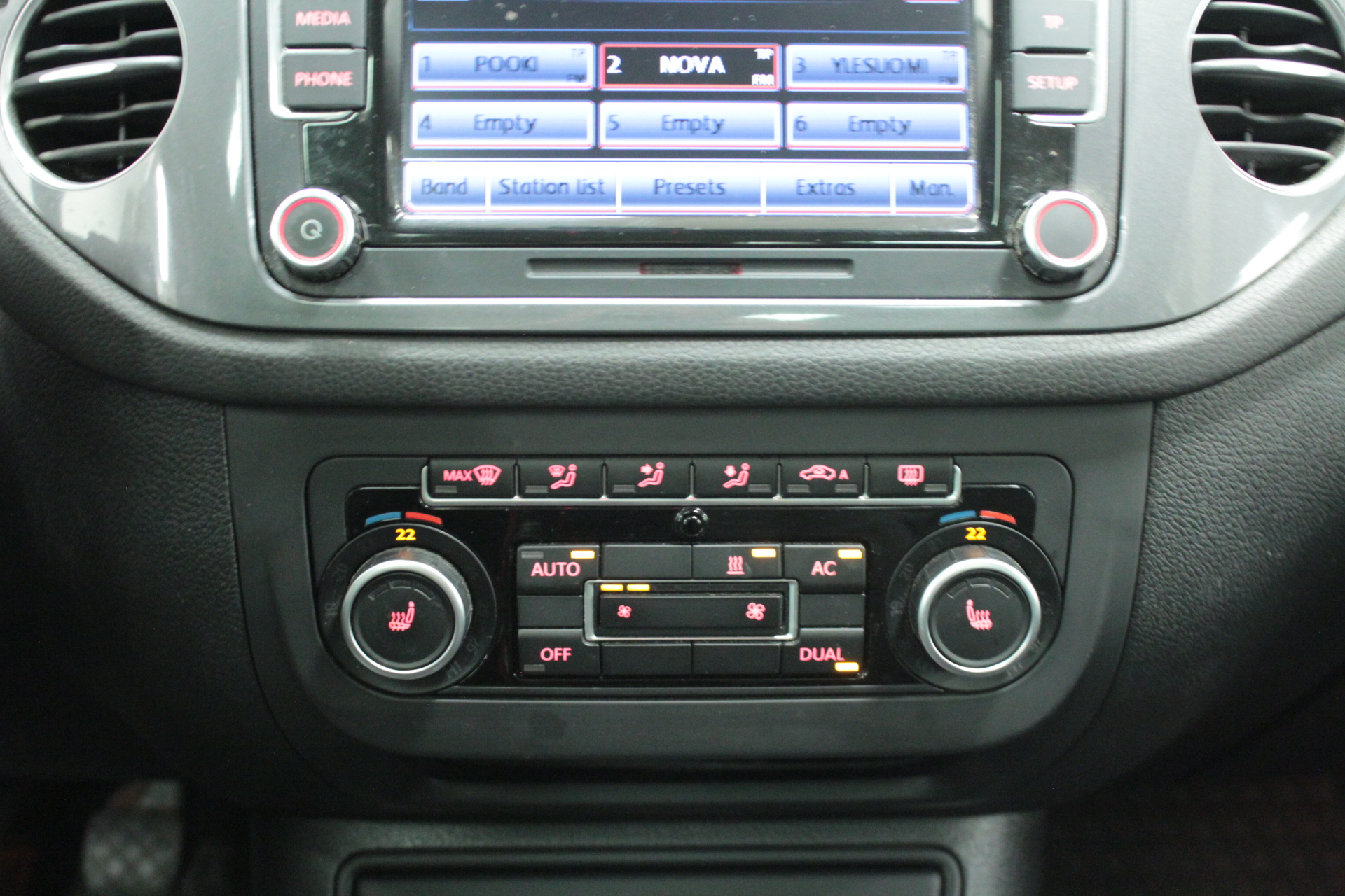 VOLKSWAGEN Tiguan 2012