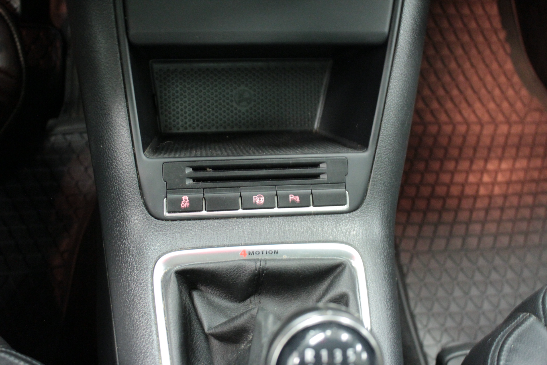 VOLKSWAGEN Tiguan 2012