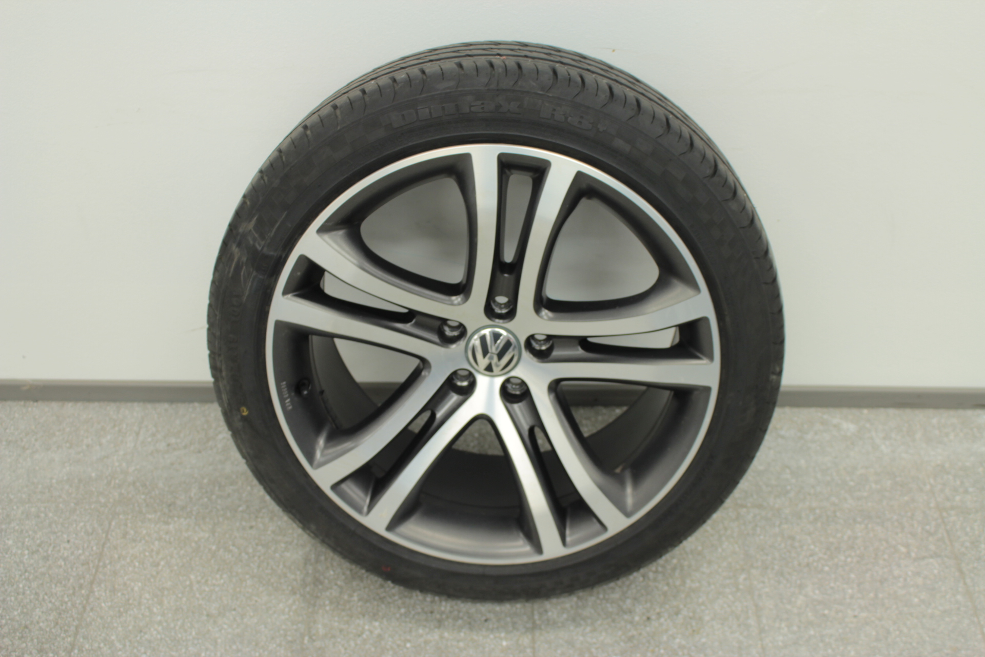 VOLKSWAGEN Tiguan 2012