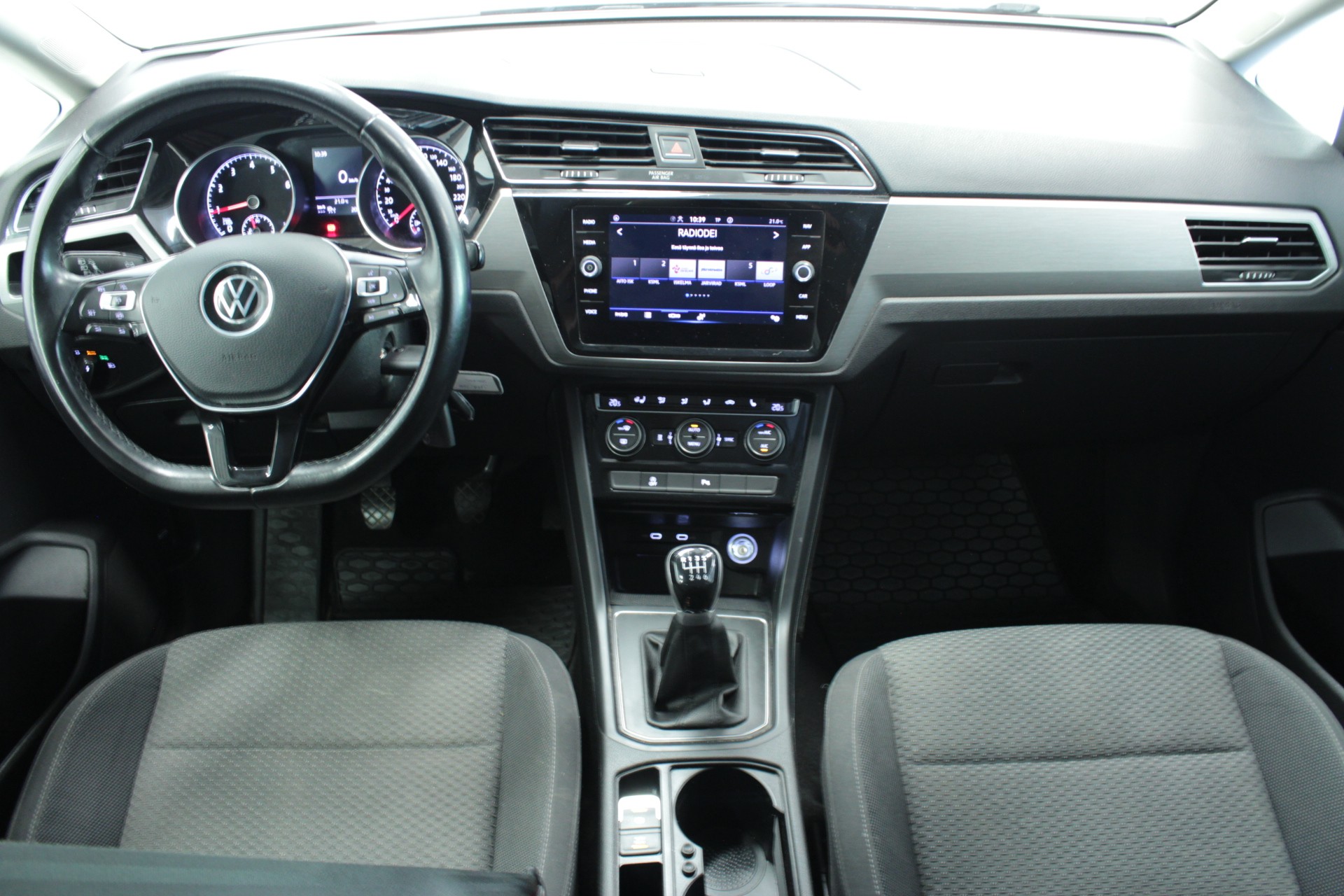 VOLKSWAGEN Touran 2021