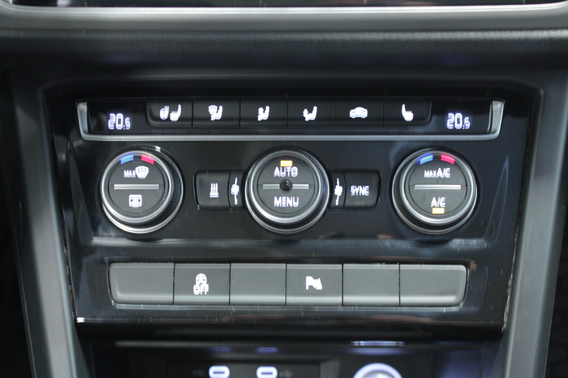 VOLKSWAGEN Touran 2021