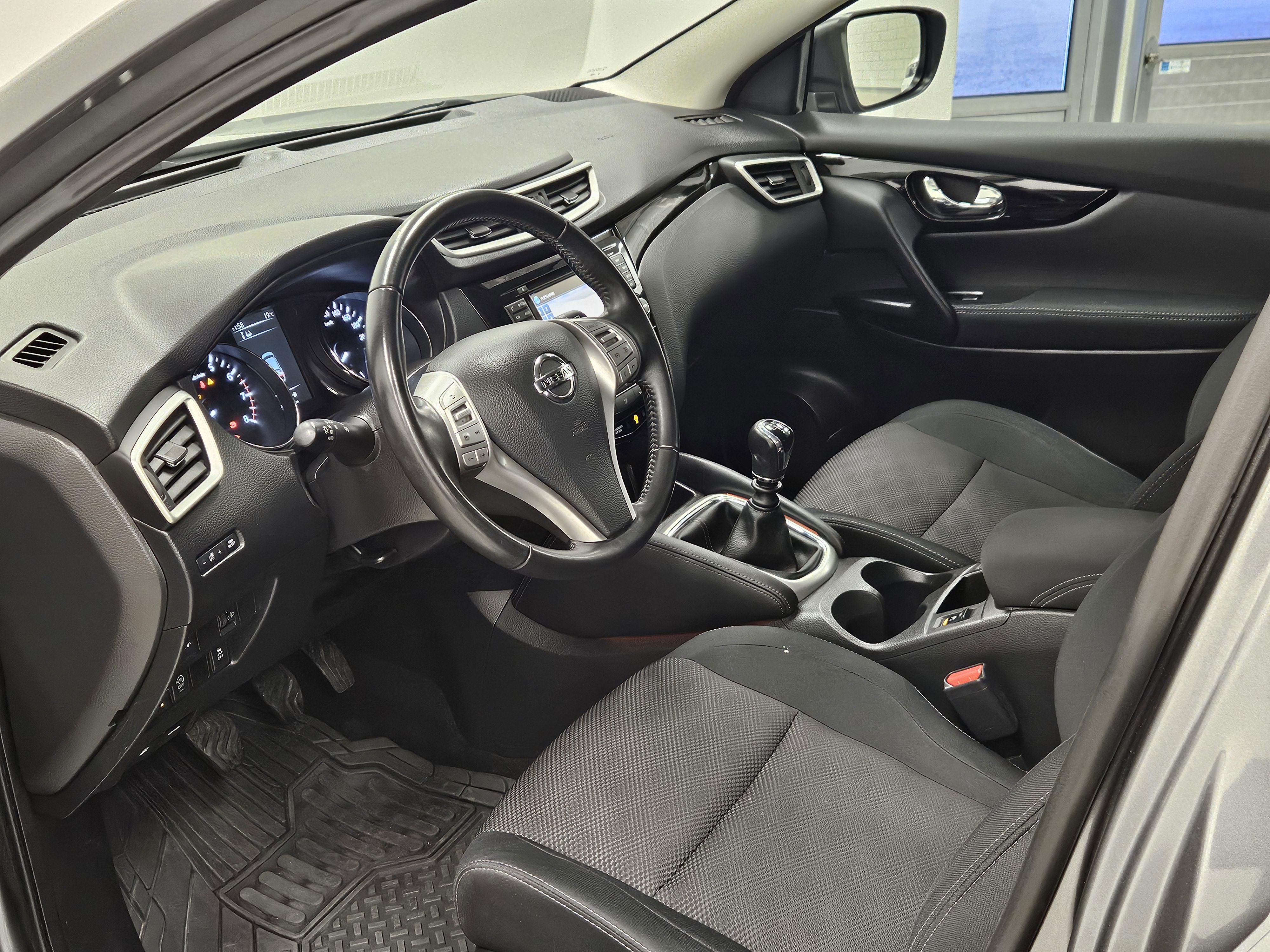 NISSAN Qashqai 2015