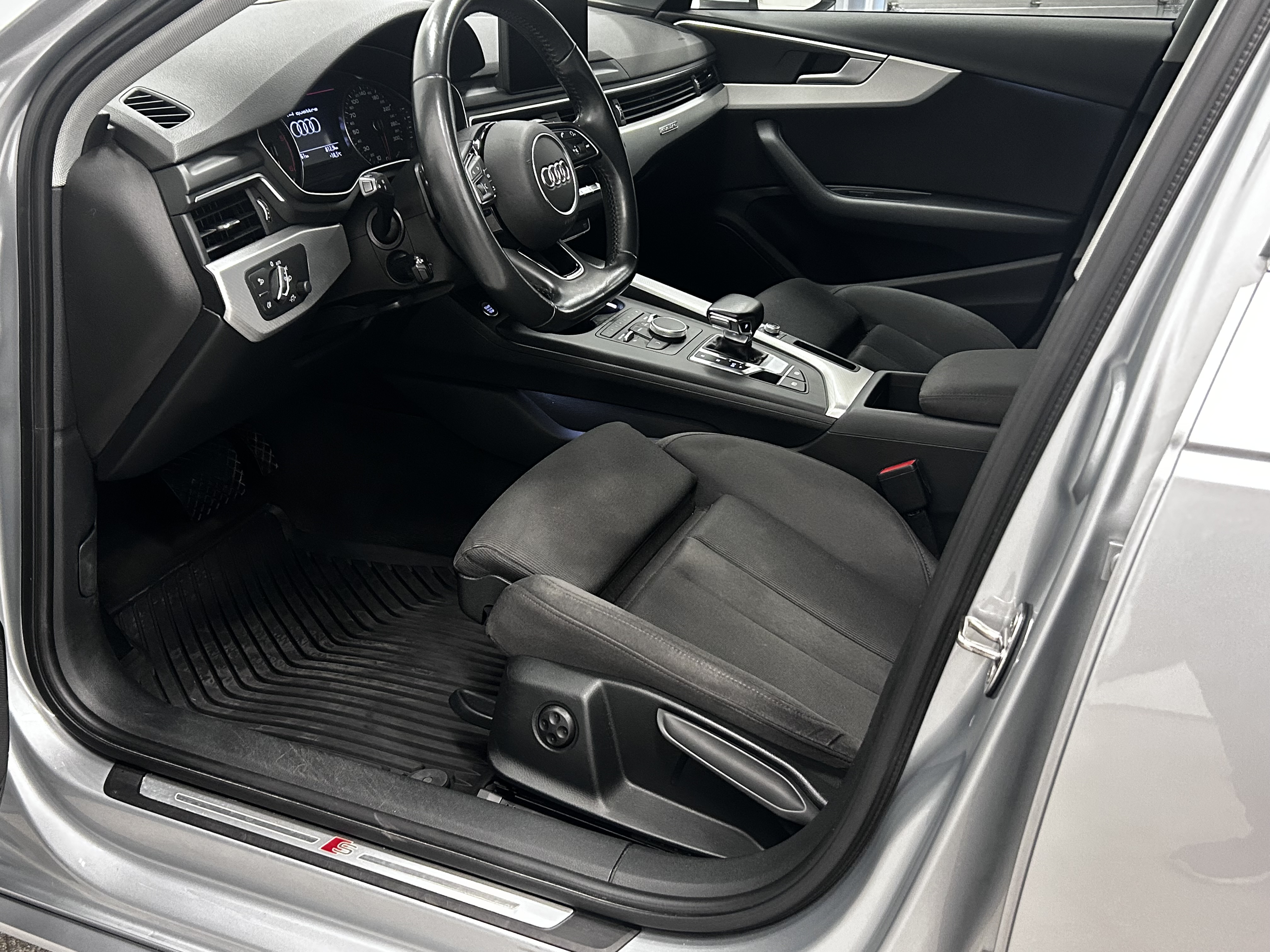AUDI A4 2018