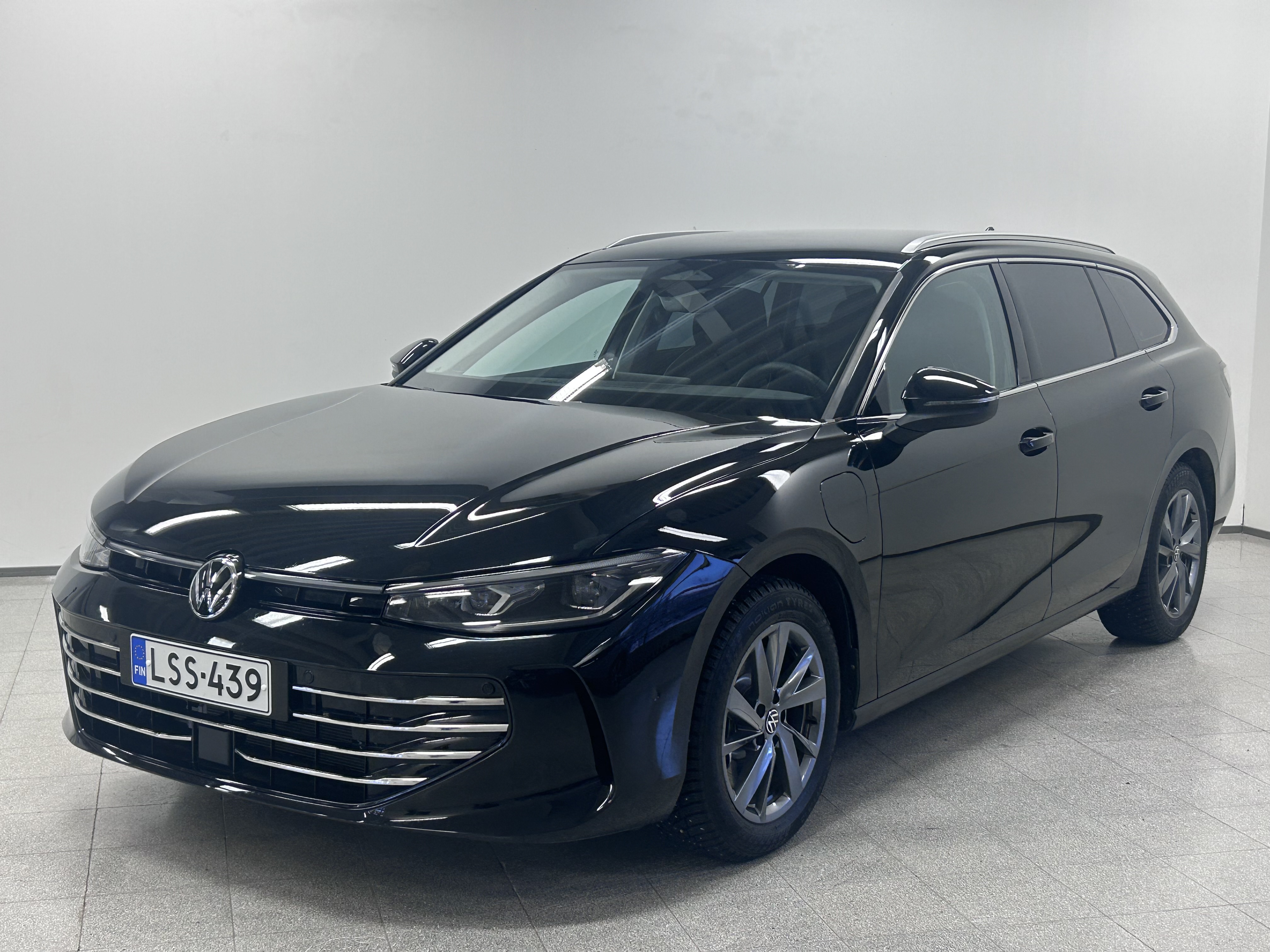 VOLKSWAGEN Passat 2025