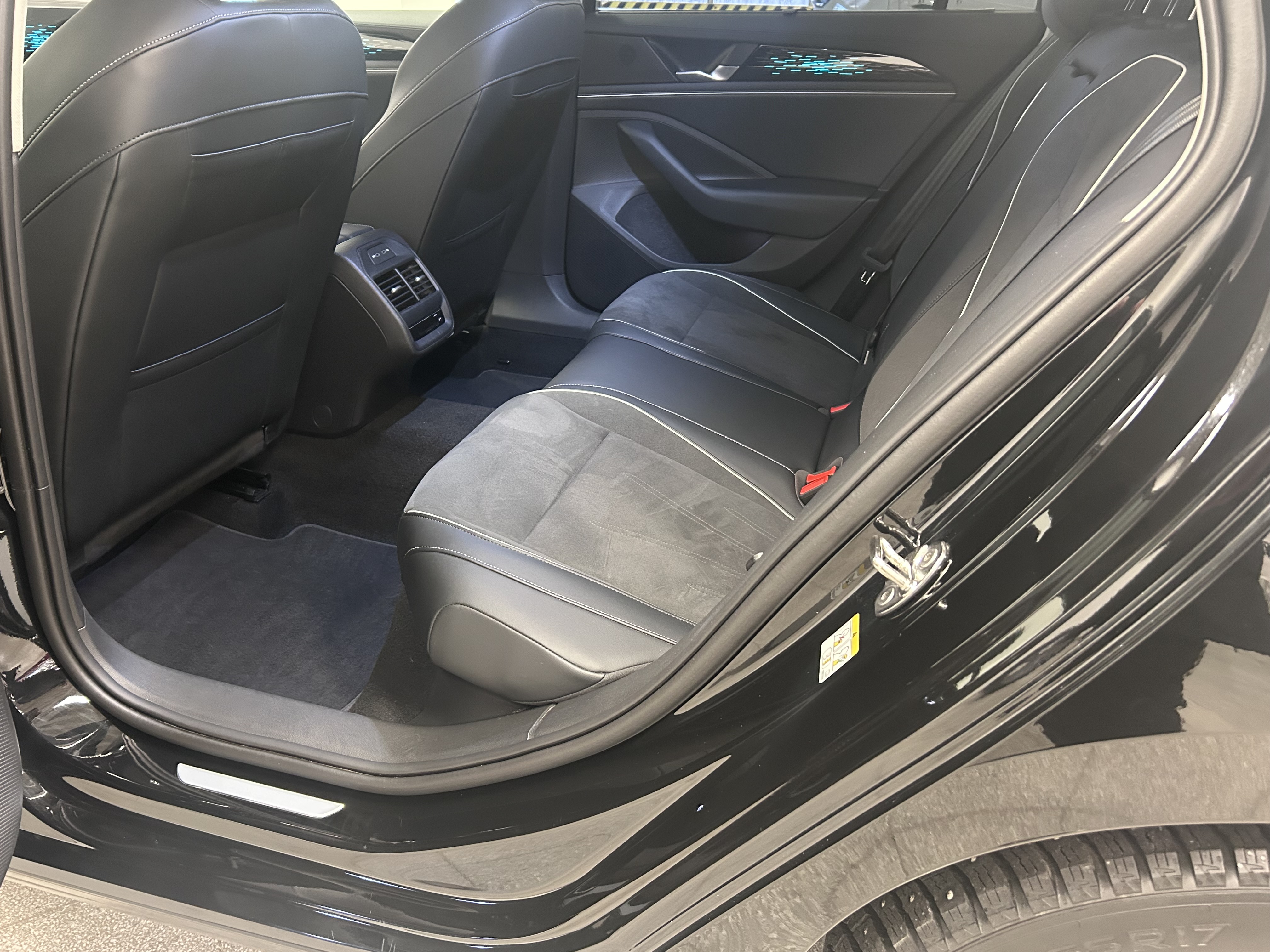 VOLKSWAGEN Passat 2025