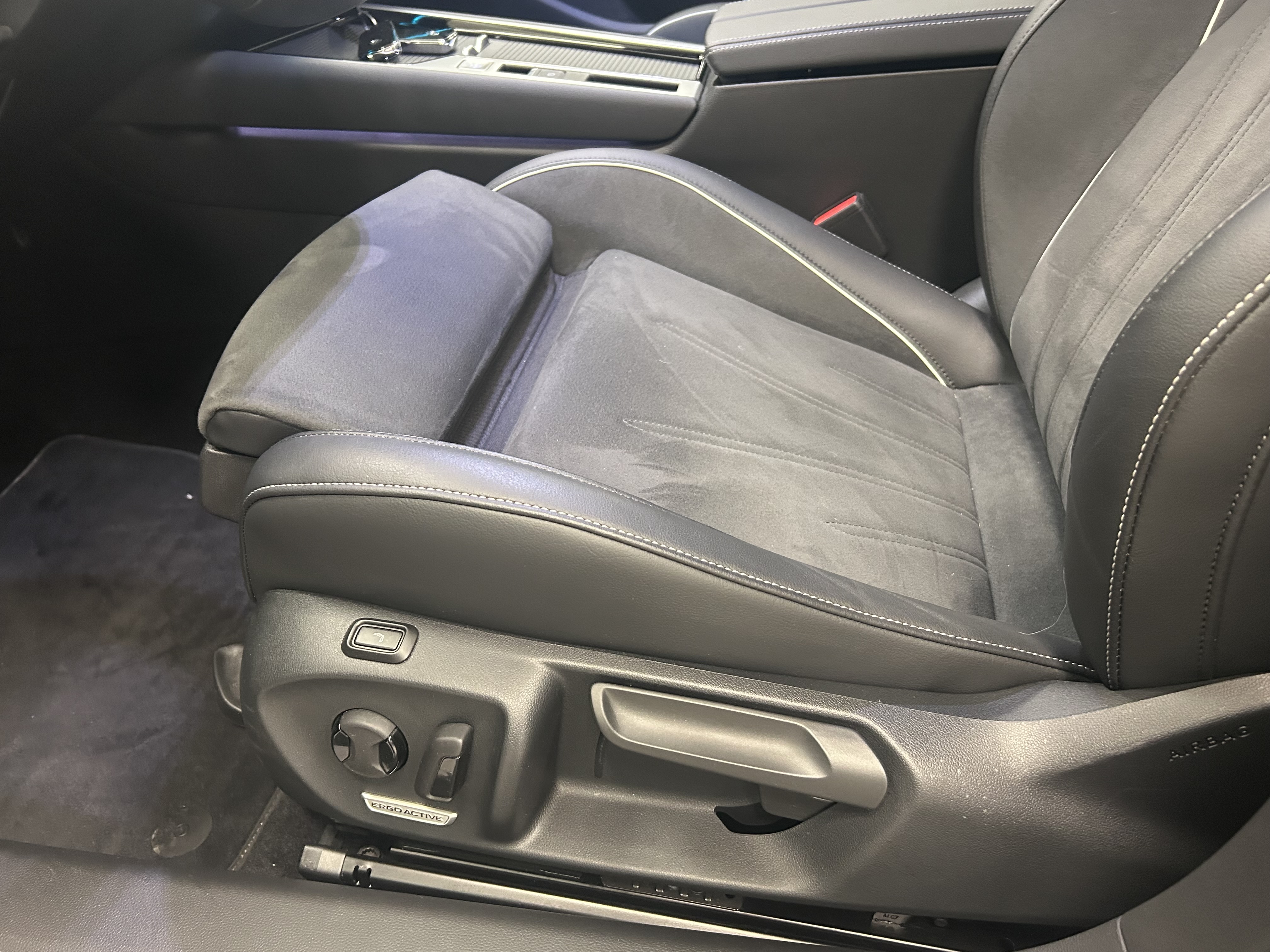 VOLKSWAGEN Passat 2025