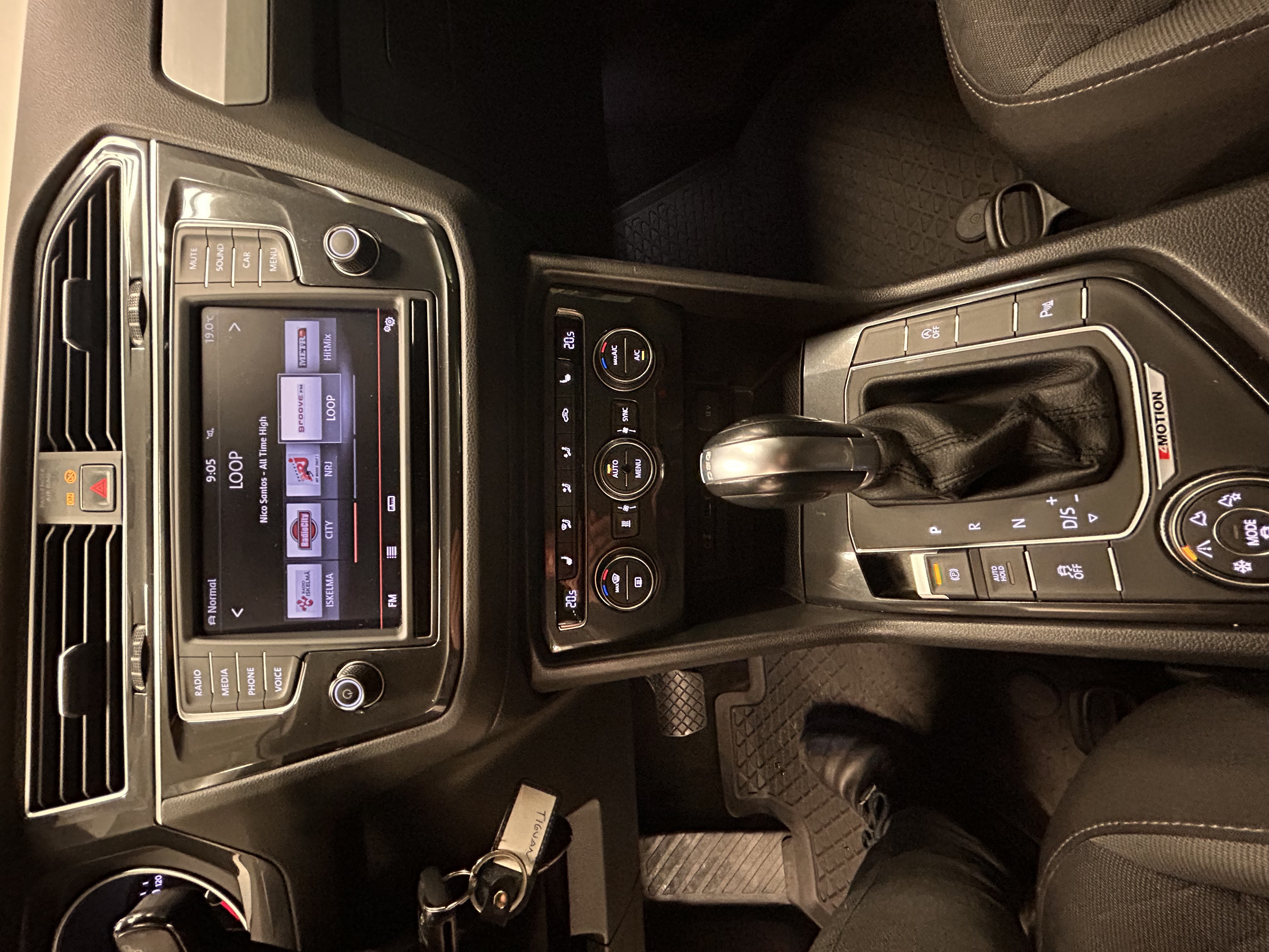 VOLKSWAGEN Tiguan 2016