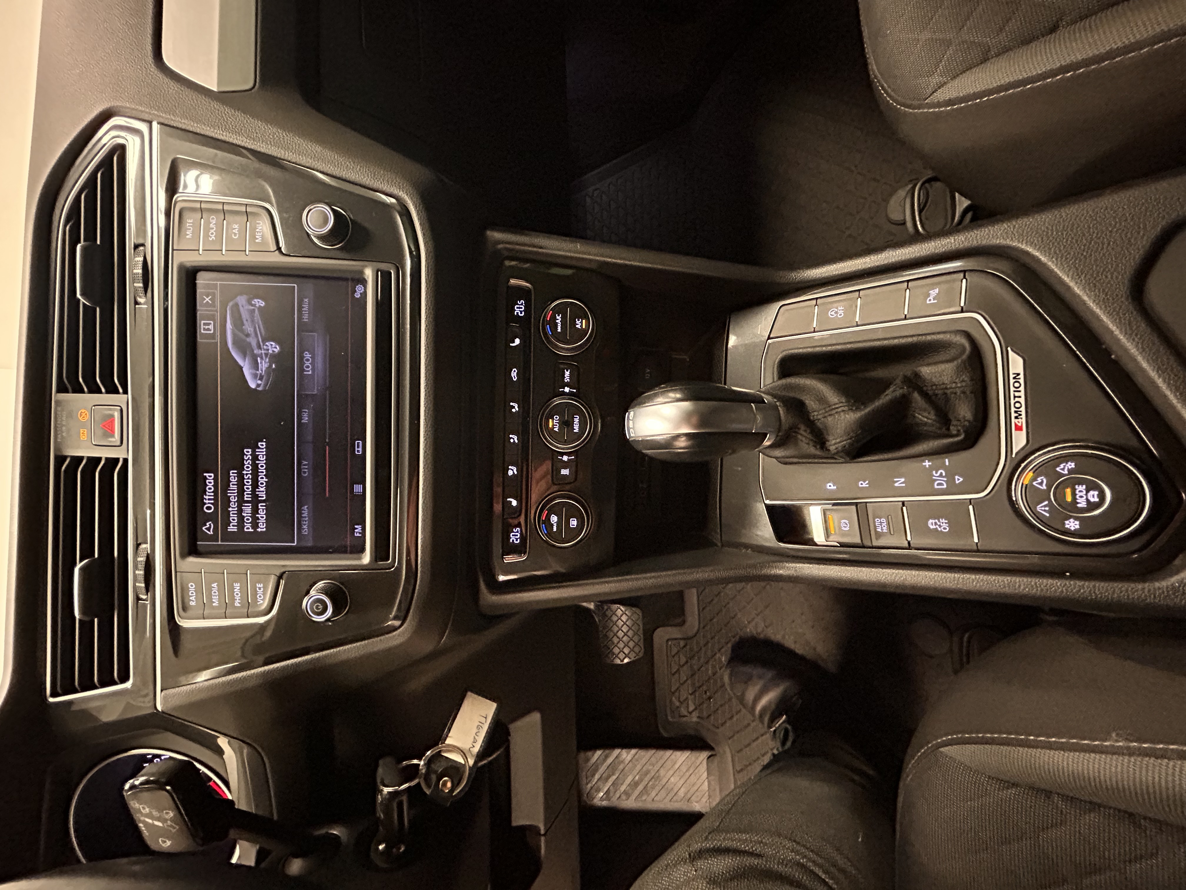 VOLKSWAGEN Tiguan 2016