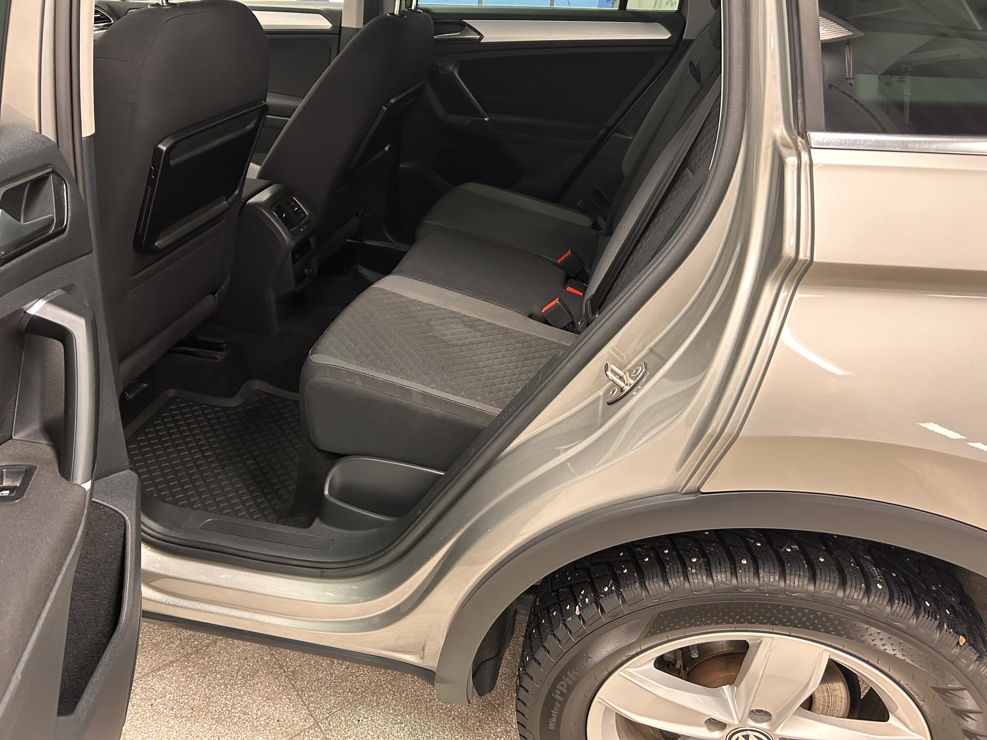 VOLKSWAGEN Tiguan 2016