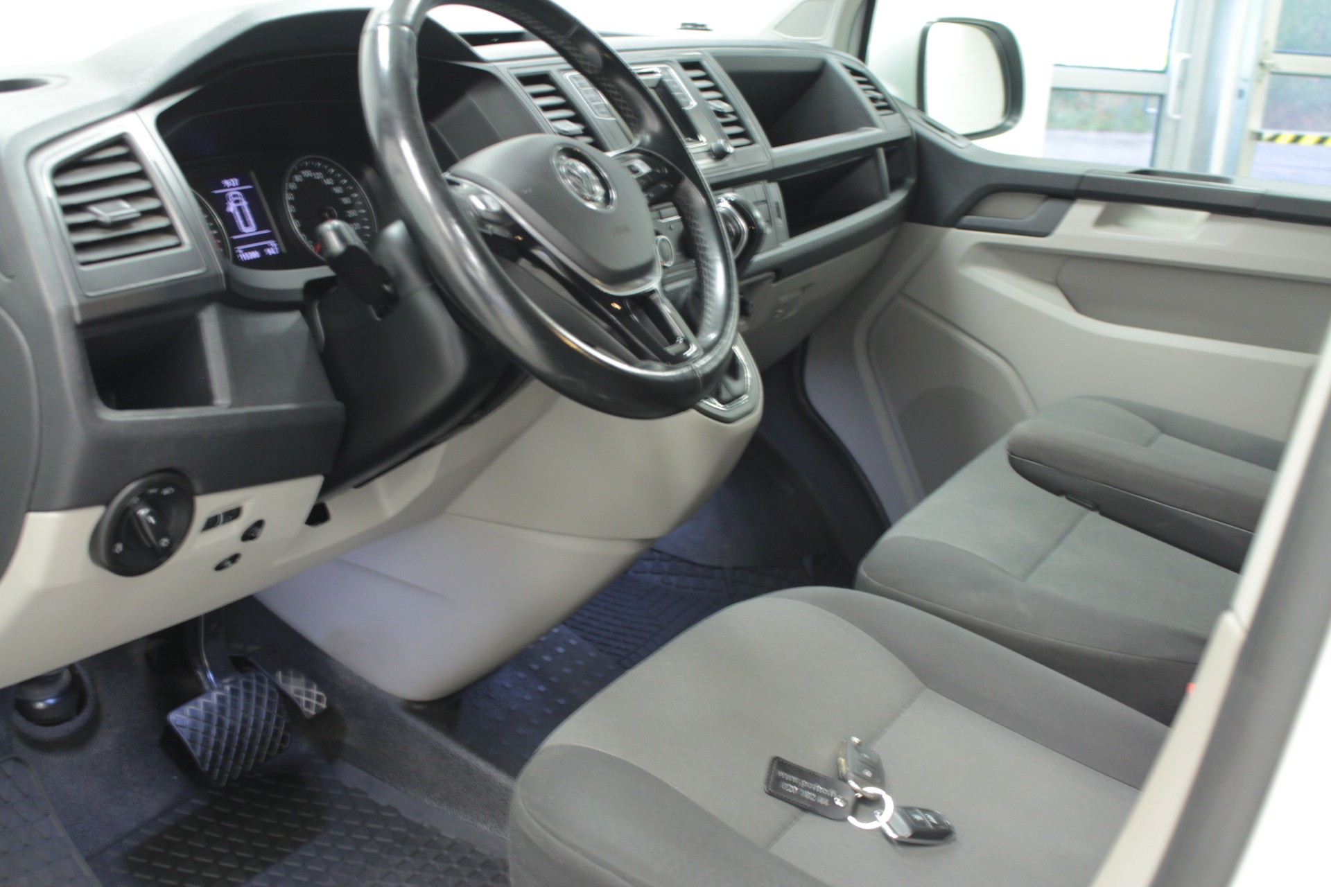 VOLKSWAGEN Transporter 2017