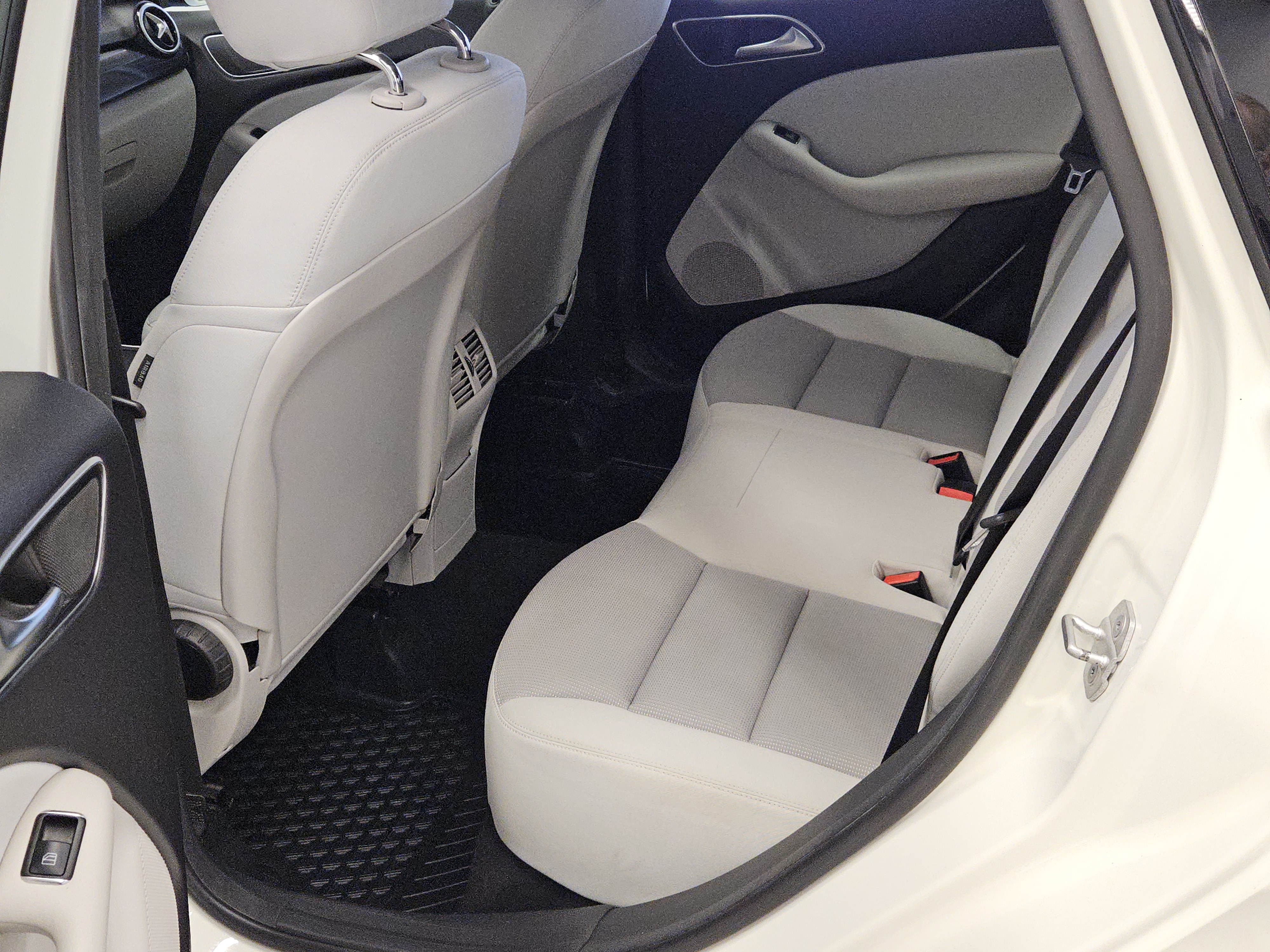 MERCEDES-BENZ B 2012