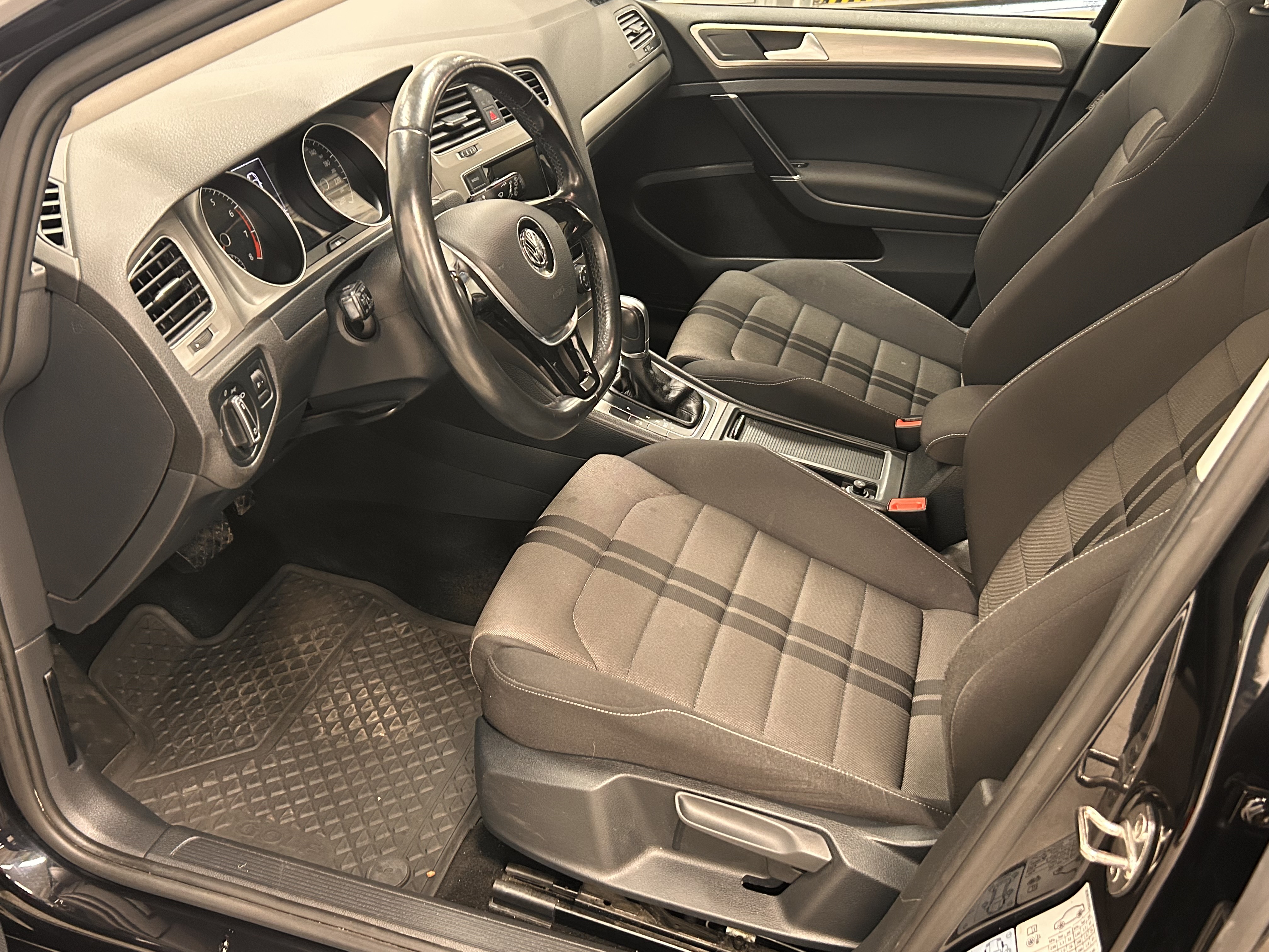 VOLKSWAGEN Golf 2016