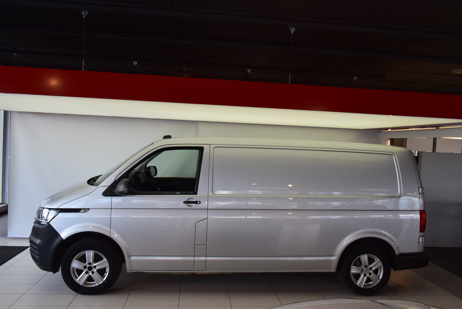 VOLKSWAGEN Transporter 4