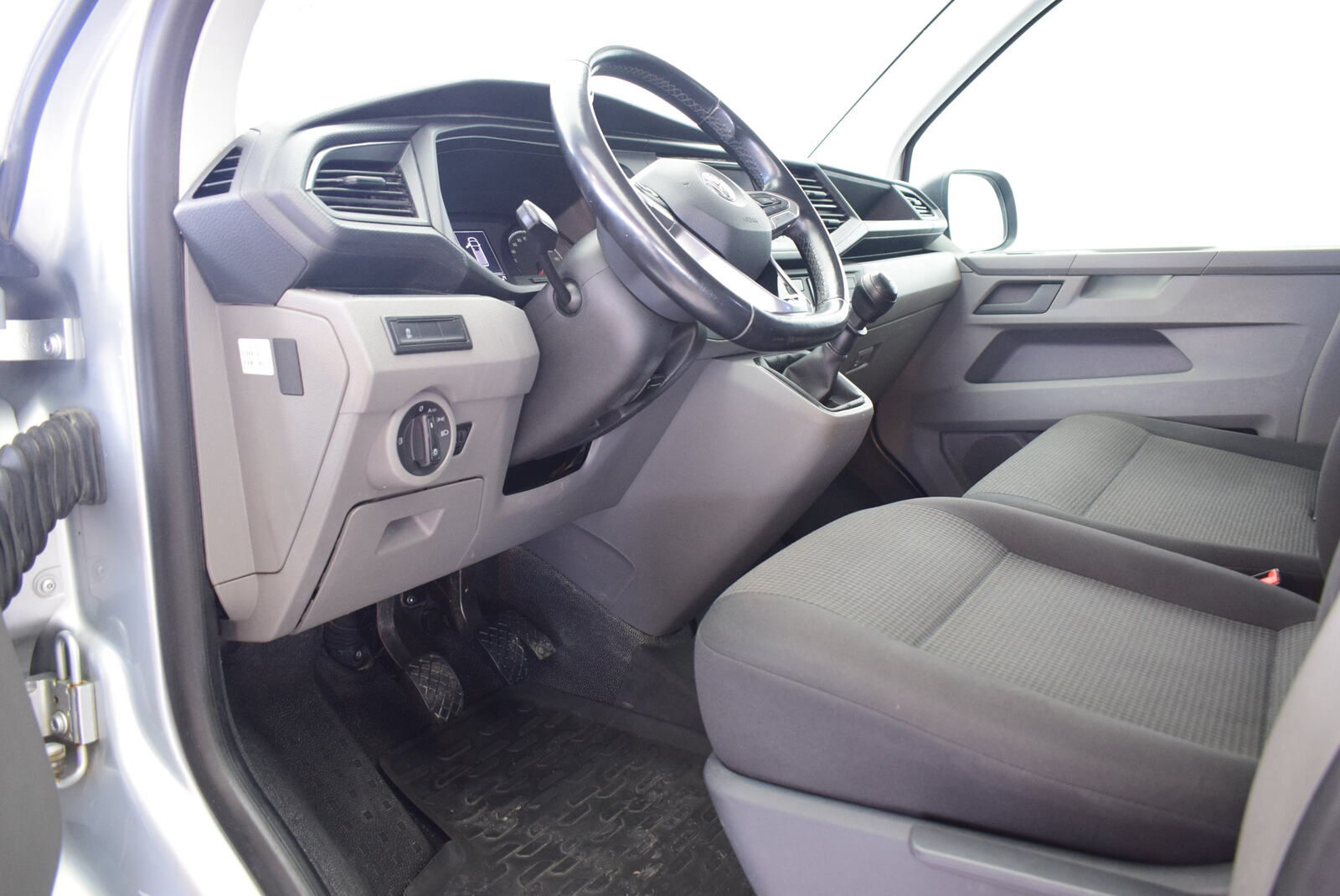 VOLKSWAGEN Transporter 7