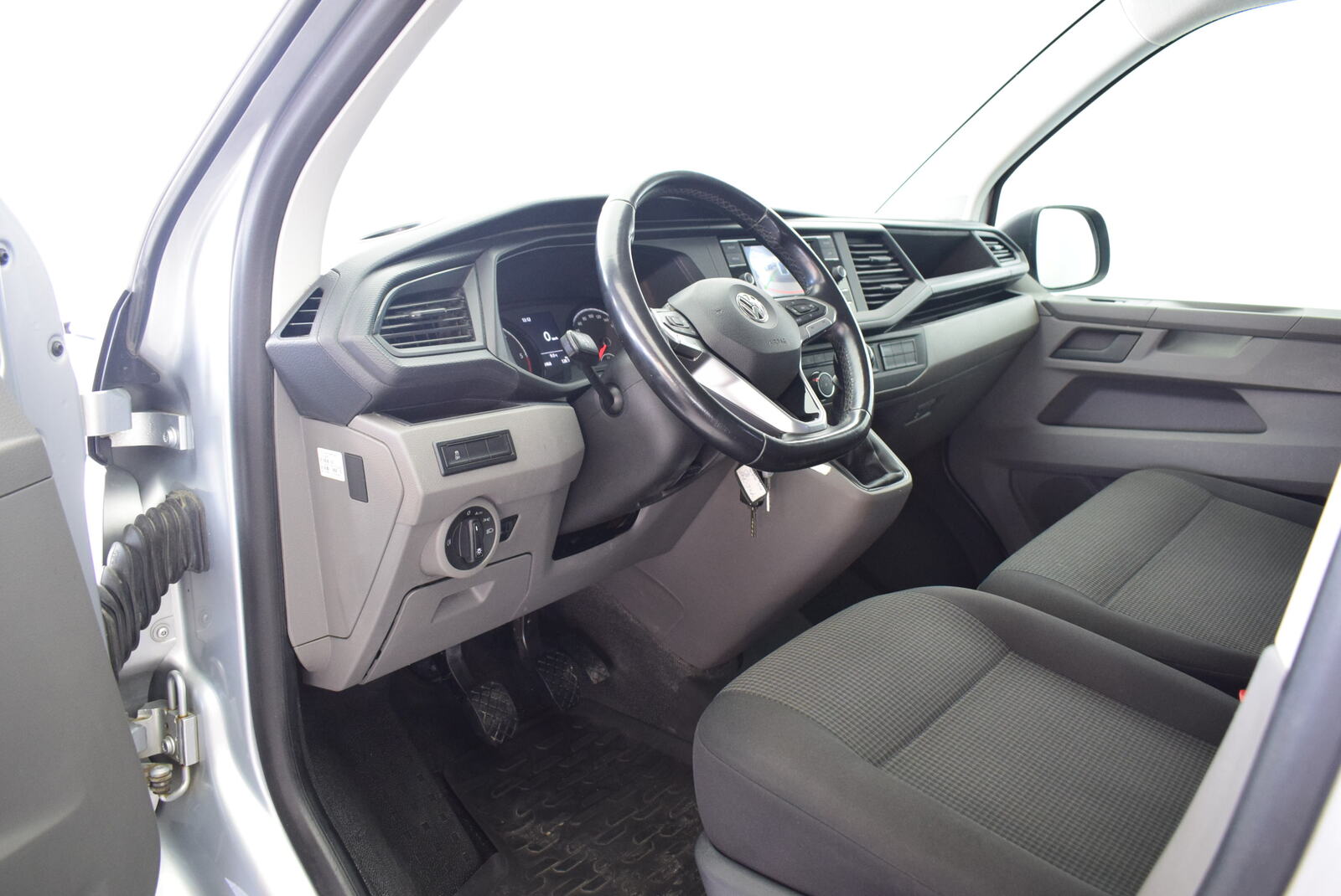 VOLKSWAGEN Transporter 8