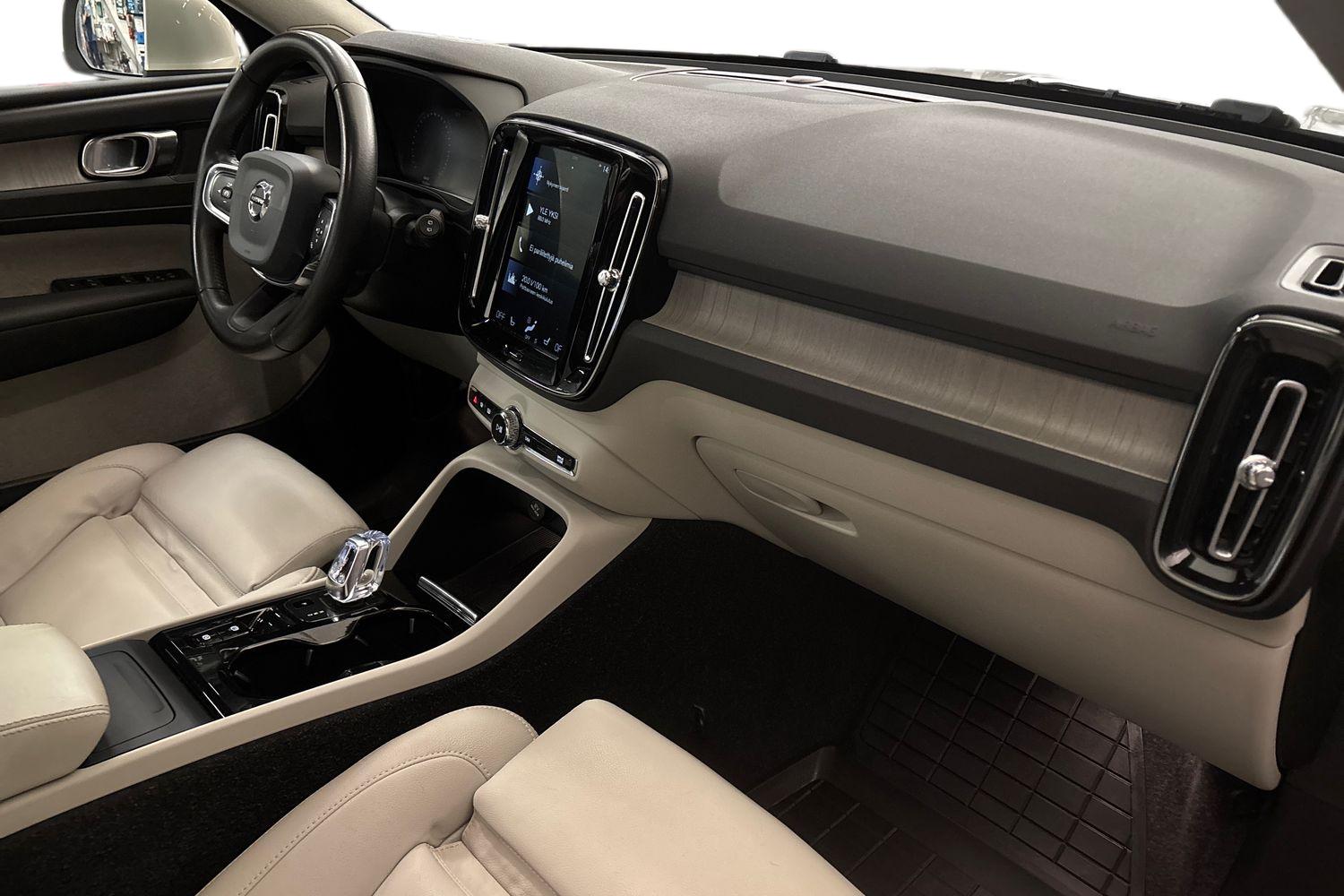 VOLVO XC40 2019
