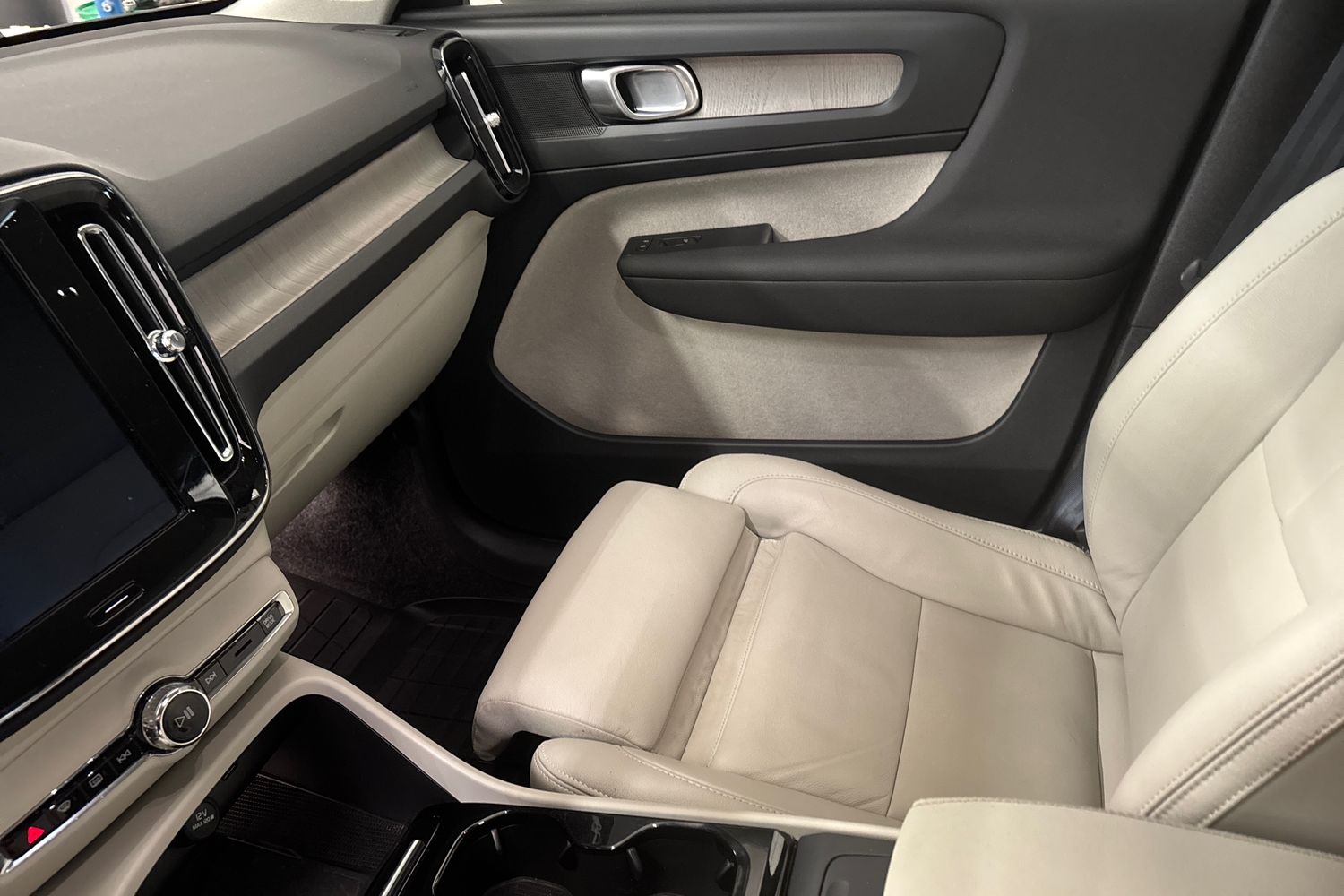 VOLVO XC40 2019