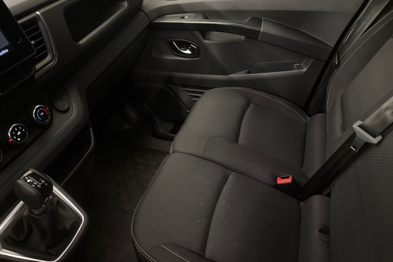 Nissan Primastar 2024